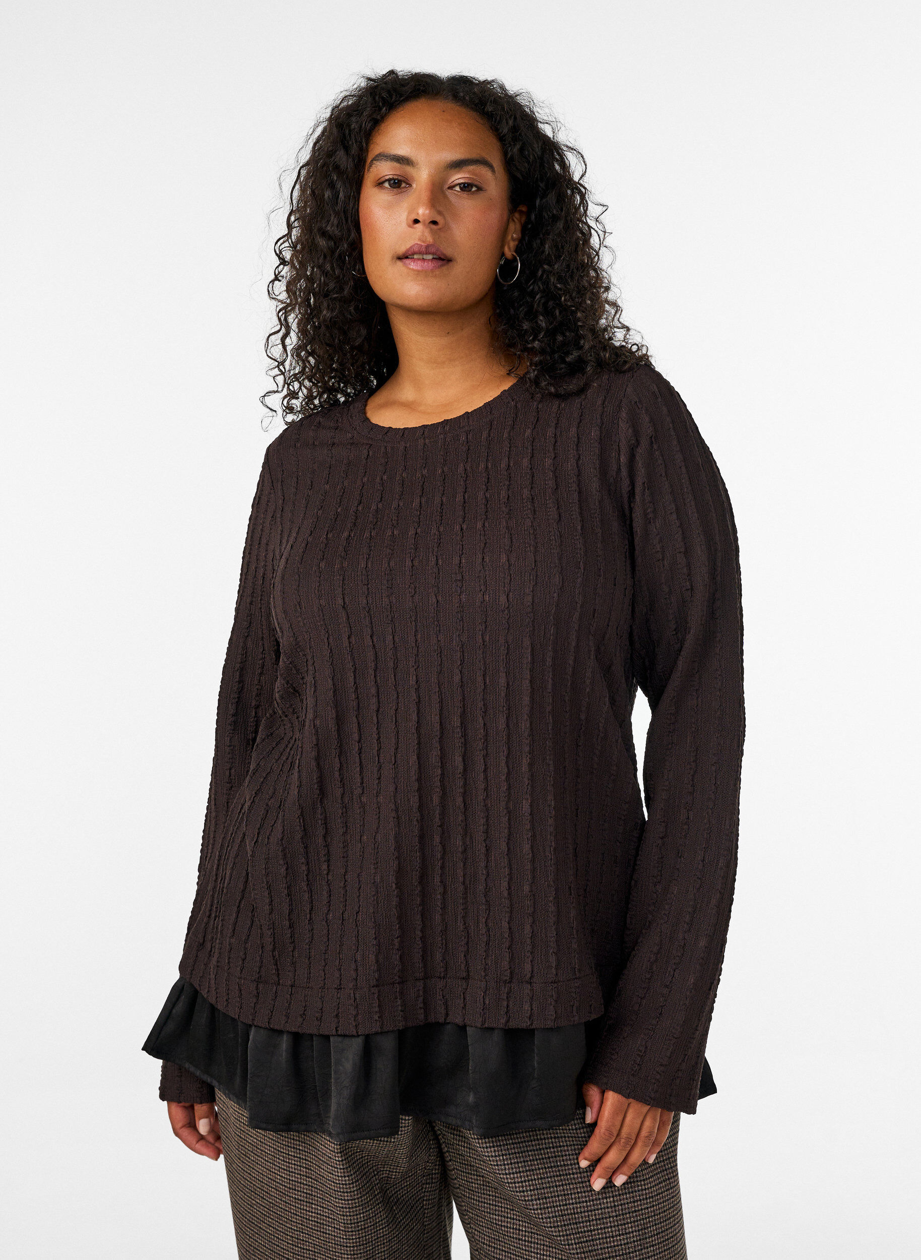Blouse structur&eacute;e avec ourlet &agrave; volants, Marron, Model