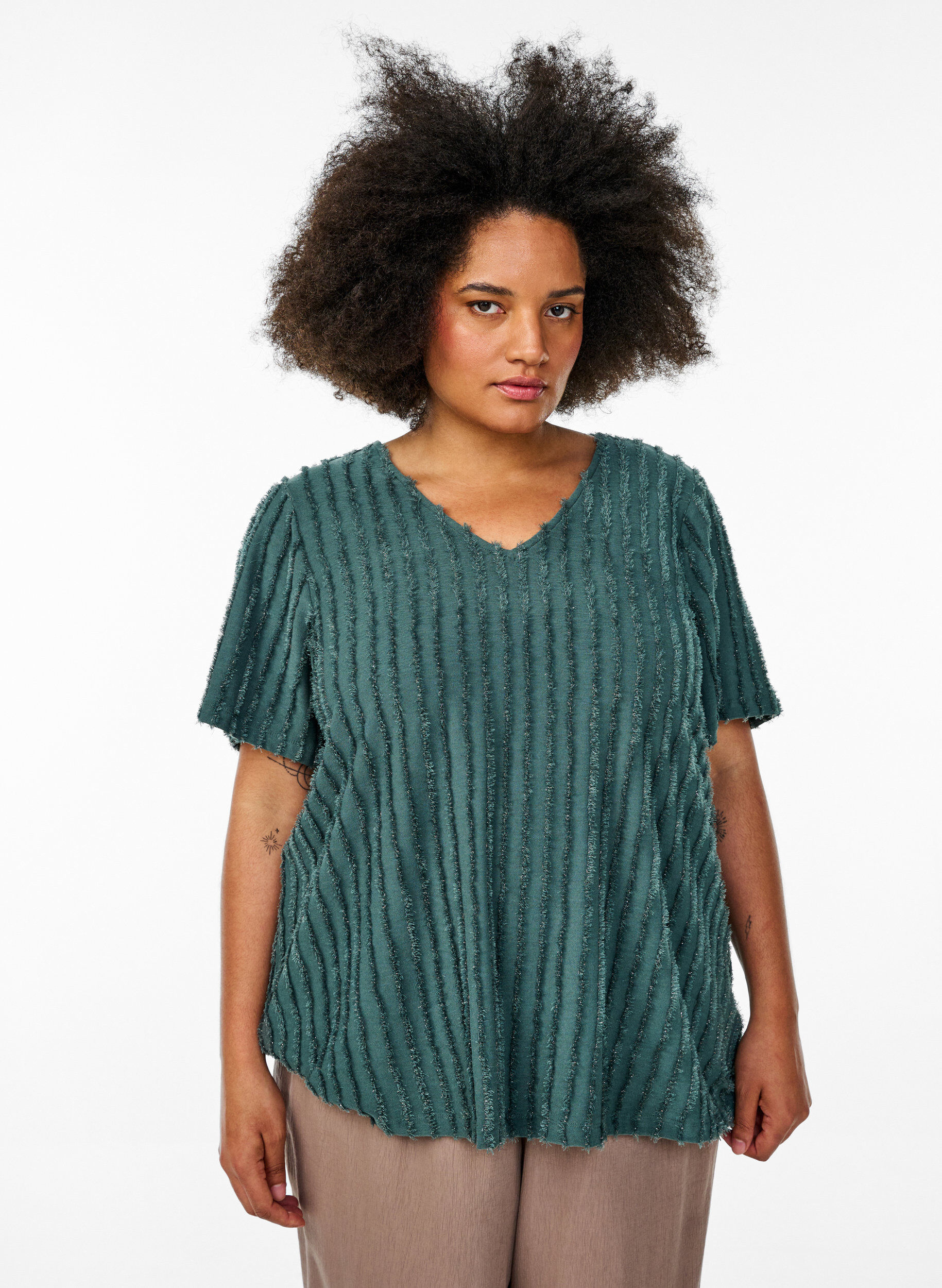 Zizzi Bluse mit kurzen &Auml;rmeln und Streifenstruktur, Gr&uuml;n, Model image number 0