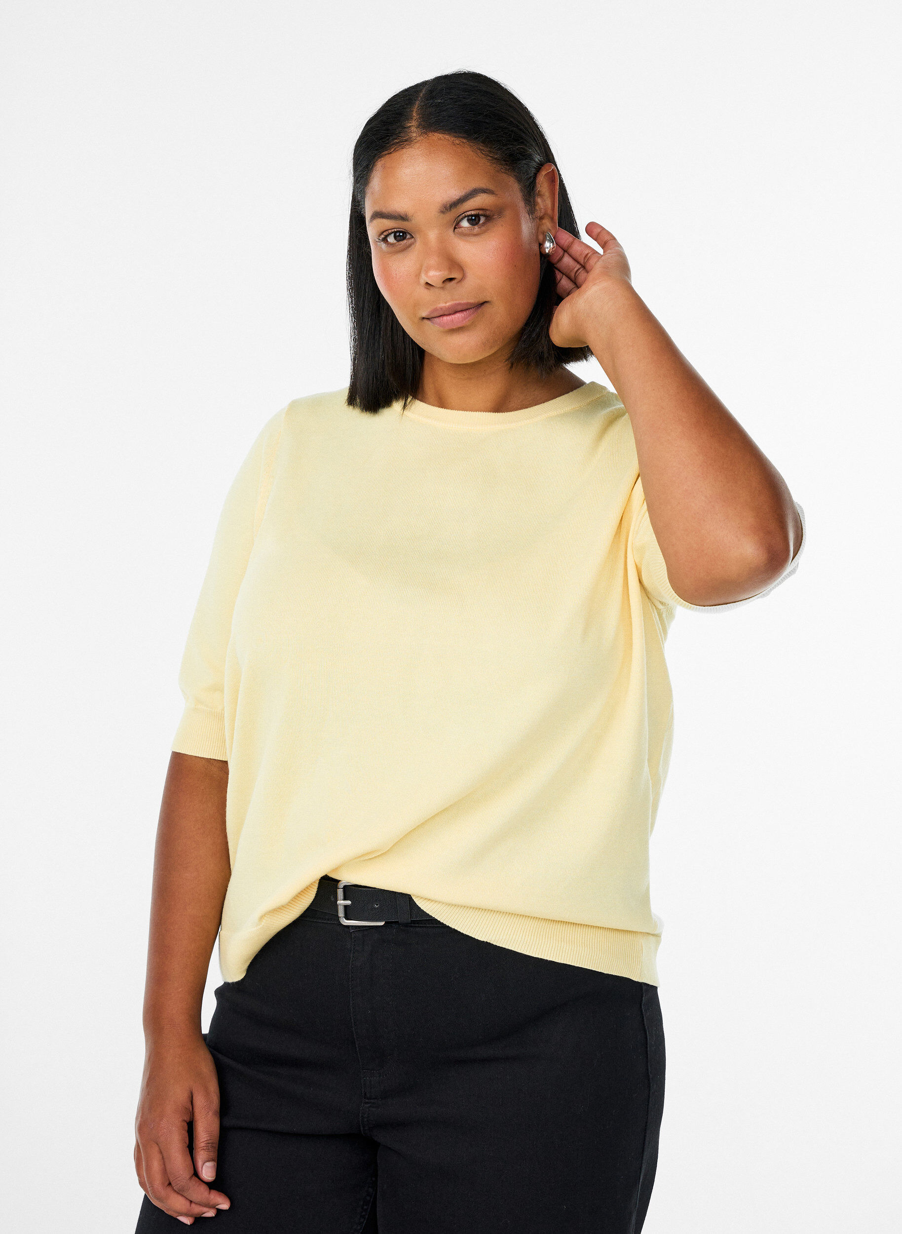 Fein gestrickte Bluse mit kurzen &Auml;rmeln, Gelb, Model