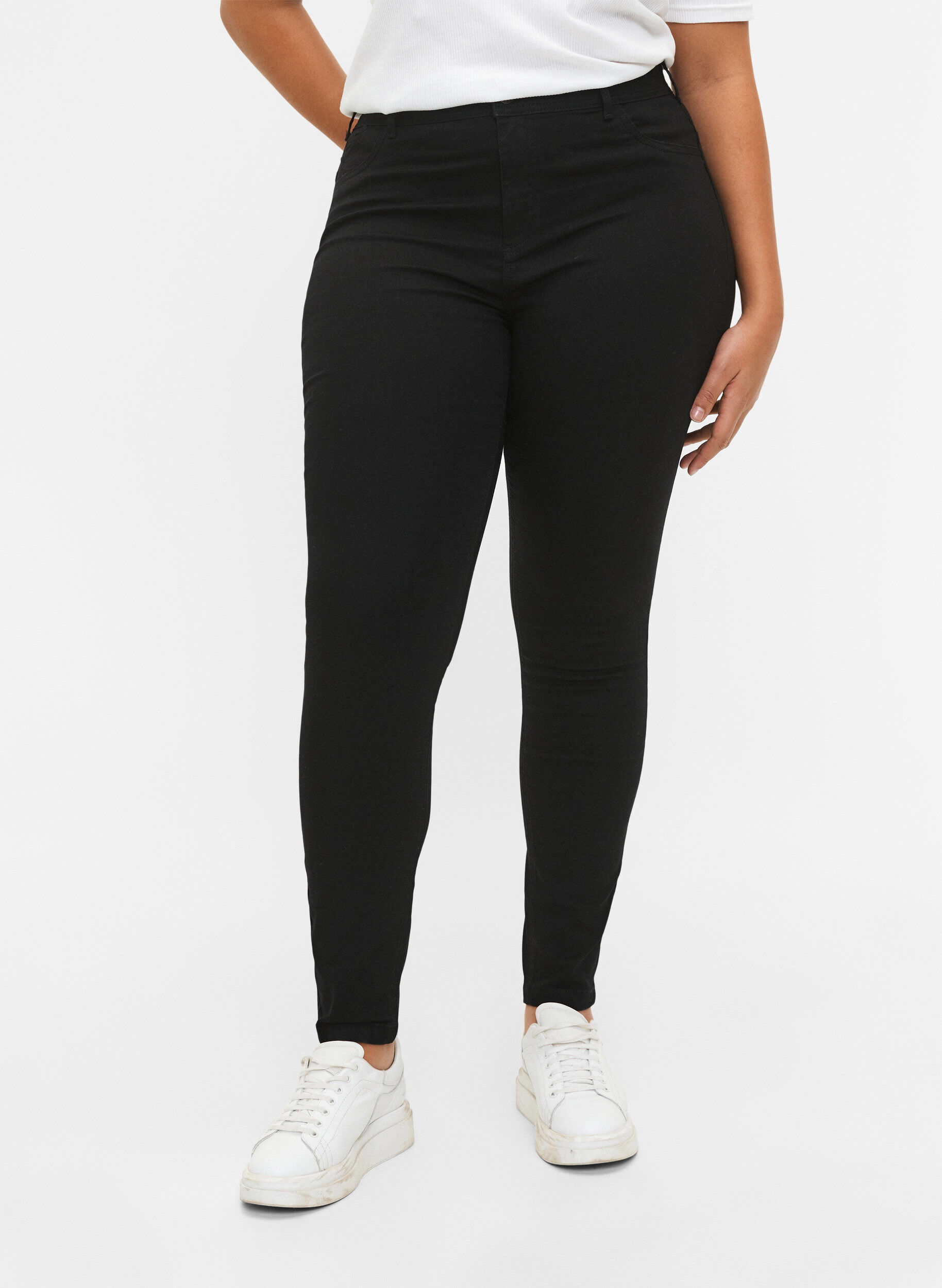 Zizzi Jean Amy super slim &agrave; taille haute, Noir, Model image number 3