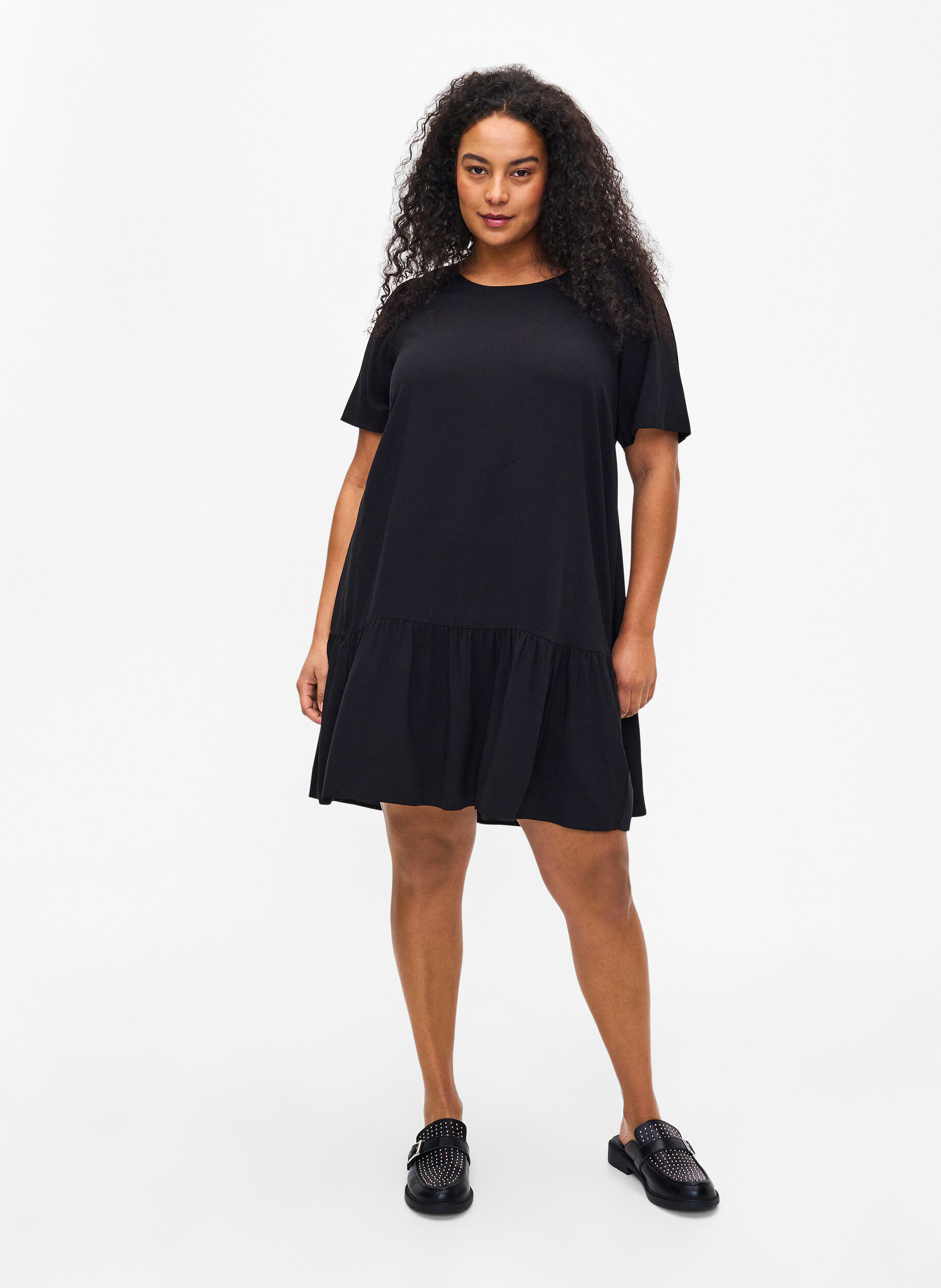 Zizzi FLASH &ndash; Kleid aus Viskose mit Schnittlinie, Schwarz, Model image number 1