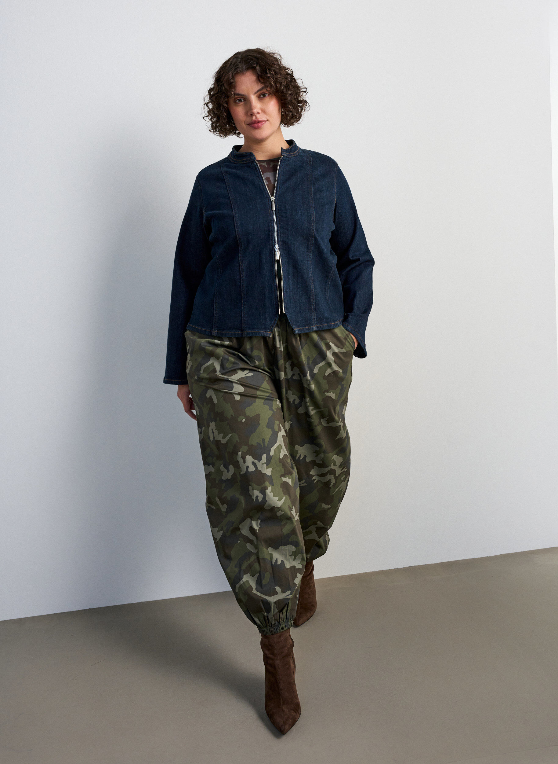 ZizziBallonhose mit hoher Taille und Allover-Muster, Gr&uuml;n, Model image number 0