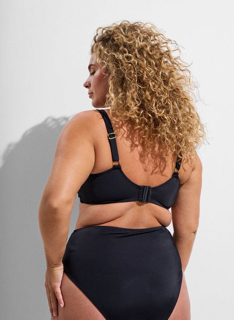Haut de bikini avec armatures et d&eacute;tail dor&eacute;, Noir, Model image number 2