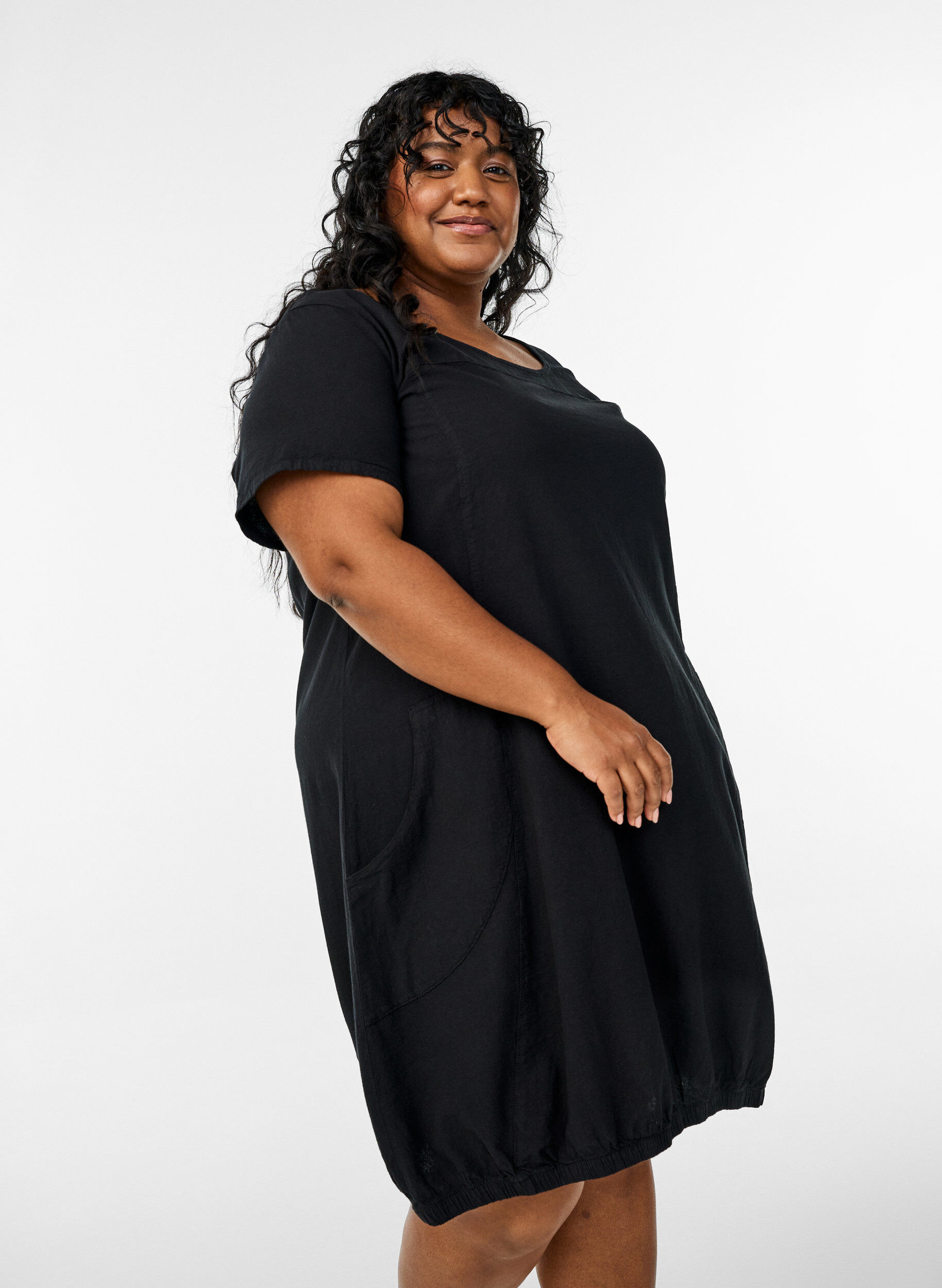 Zizzi Kurzarm Kleid aus Baumwolle, Schwarz, Model image number 0