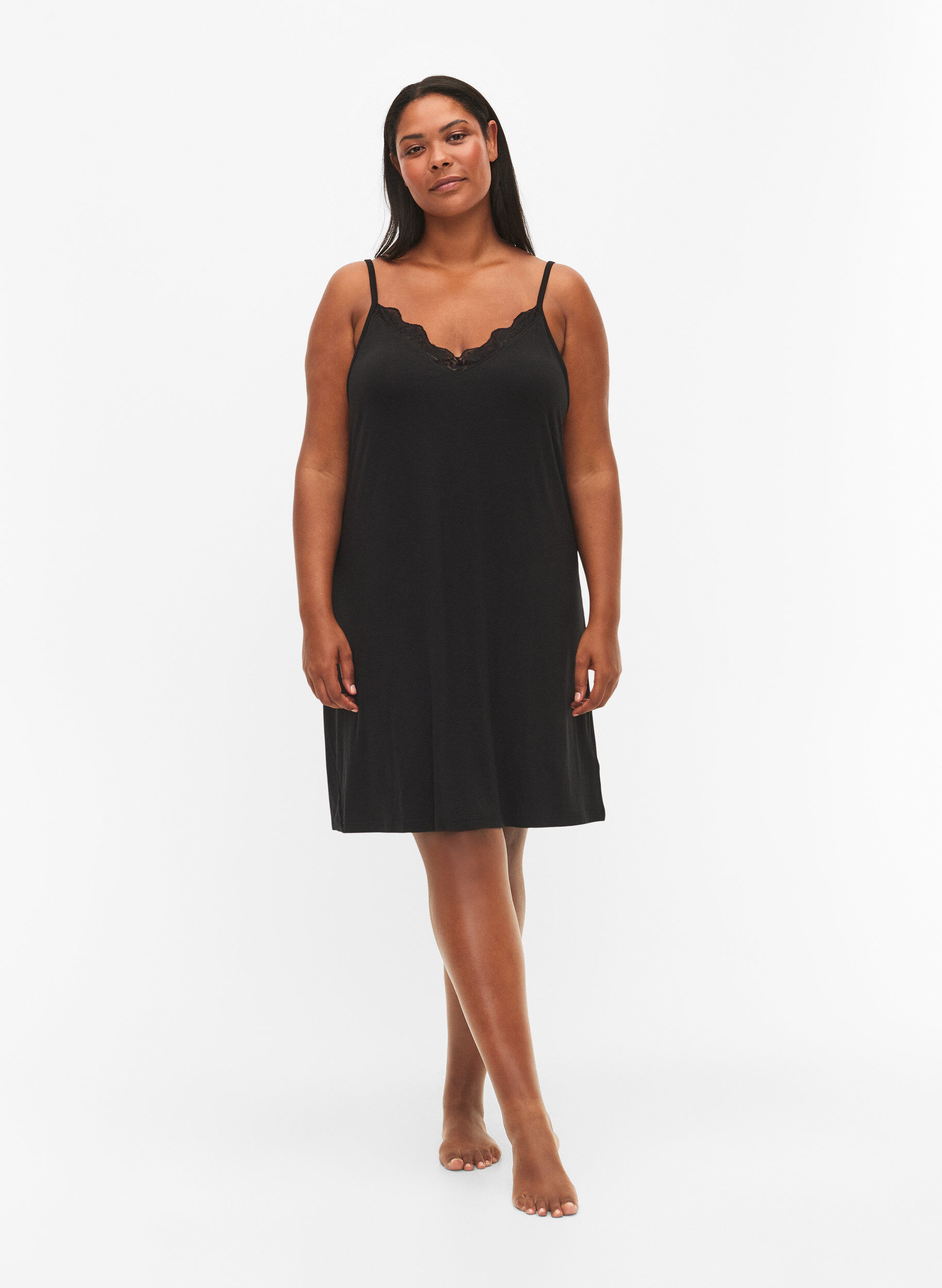 ZizziNeglig&eacute; mit Spitzensaum aus Viskose, Schwarz, Model image number 1