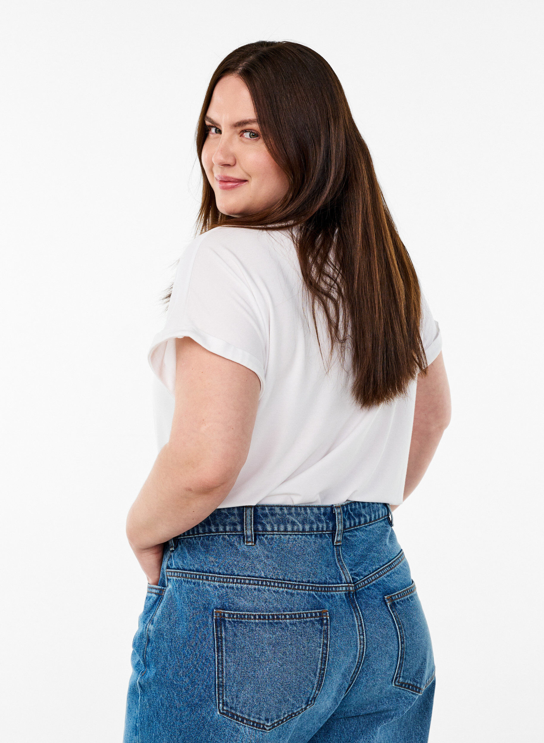 Zizzi T-shirt ample &agrave; col rond, Blanc, Model image number 2