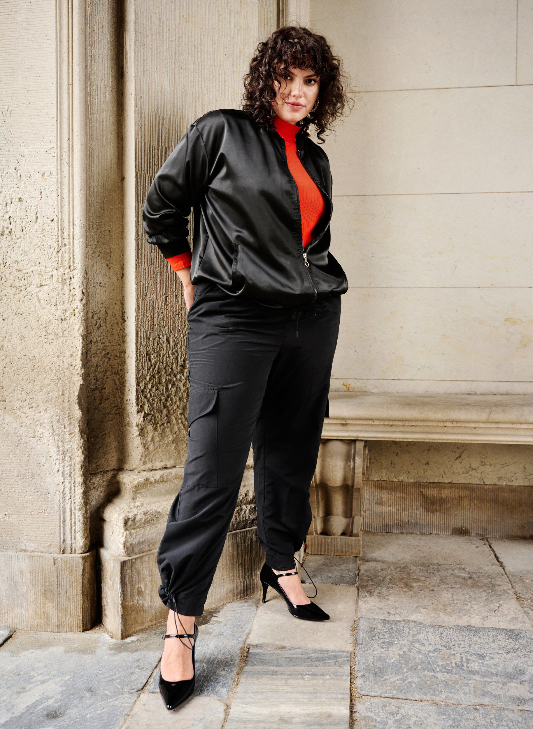 Zizzi Bomberjacke mit Rei&szlig;verschluss und Kordeln, Black, Image image number 0