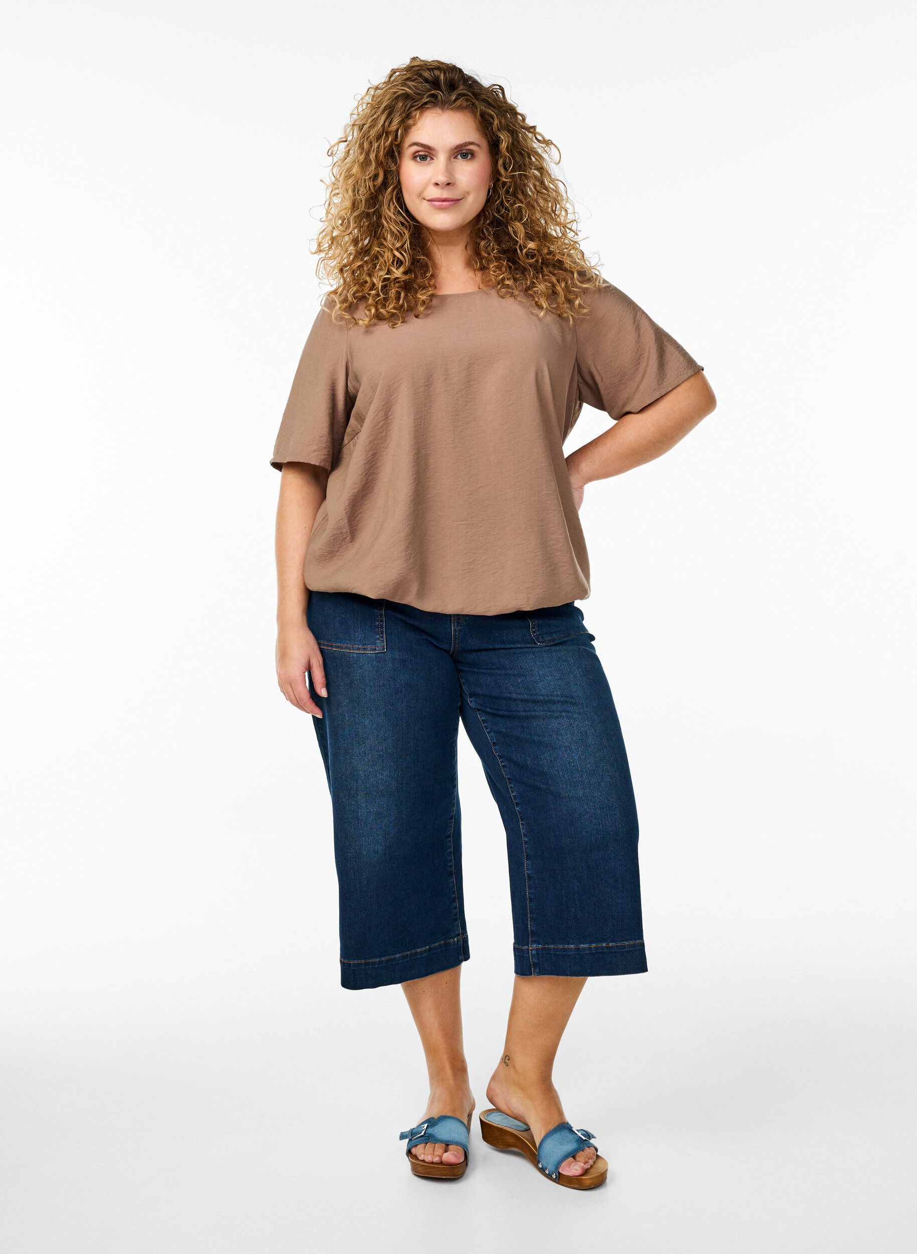 Zizzi Blouse &agrave; manches courtes avec ourlet &eacute;lastique, Marron, Model image number 1