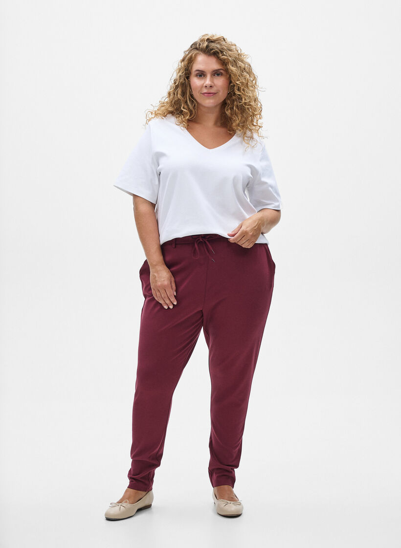 Gek&uuml;rzte Maddison Hose, Dunkles Bordeaux, Model image number 0