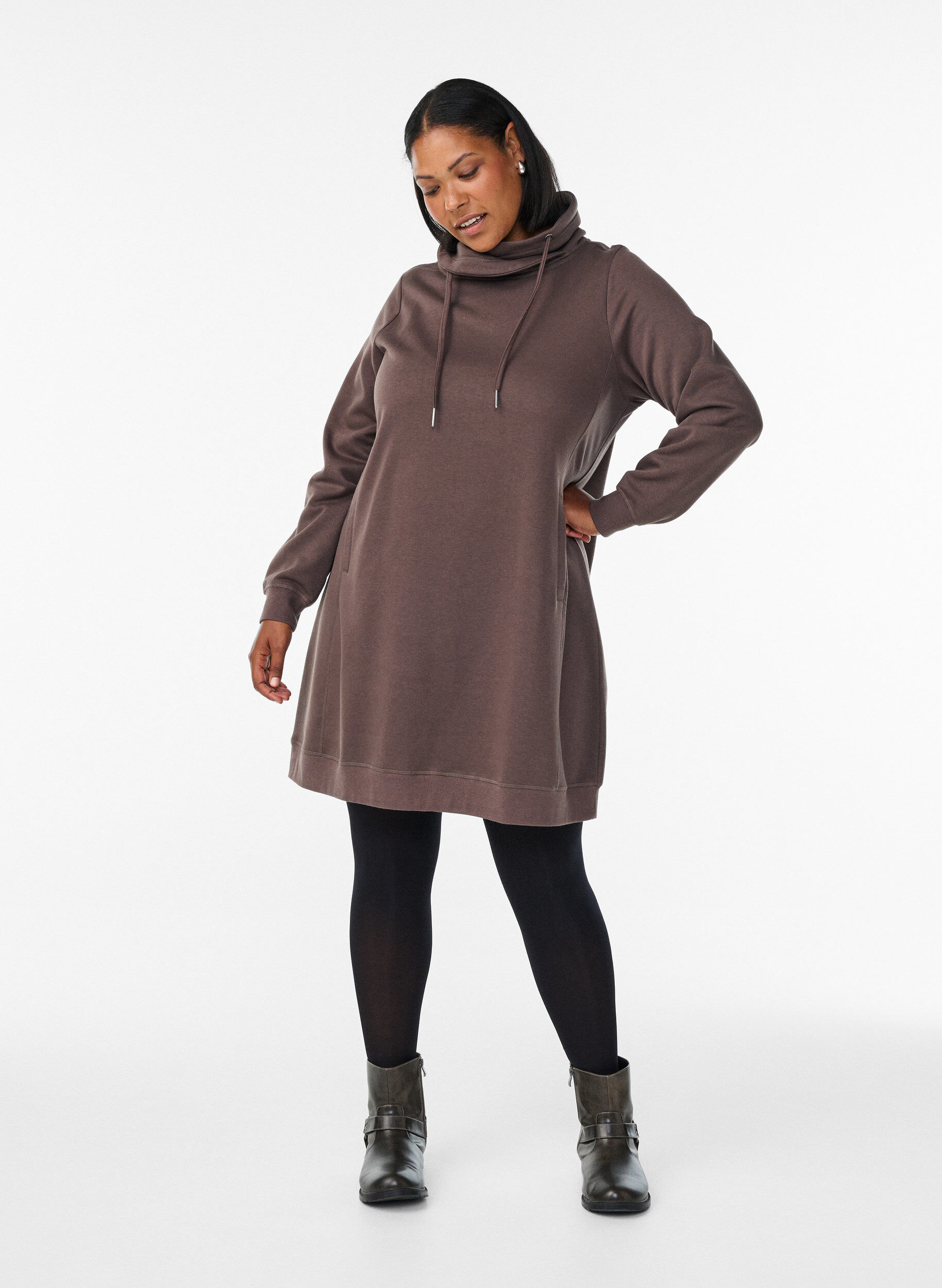 ZizziRobe sweat-shirt courte &agrave; col montant et poches, Marron, Model image number 1