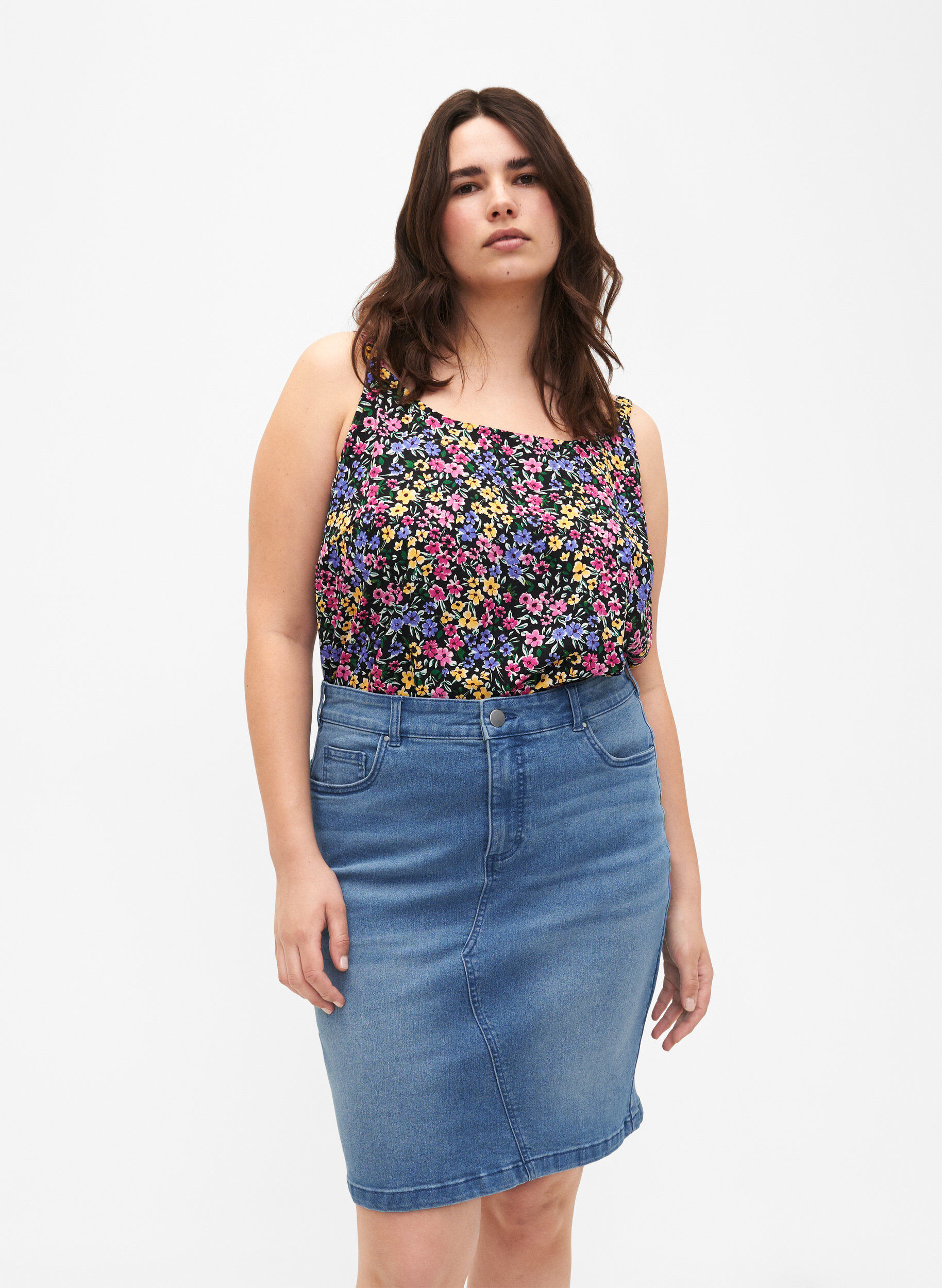 Zizzi Eng anliegender Jeansrock, Blau, Model image number 0