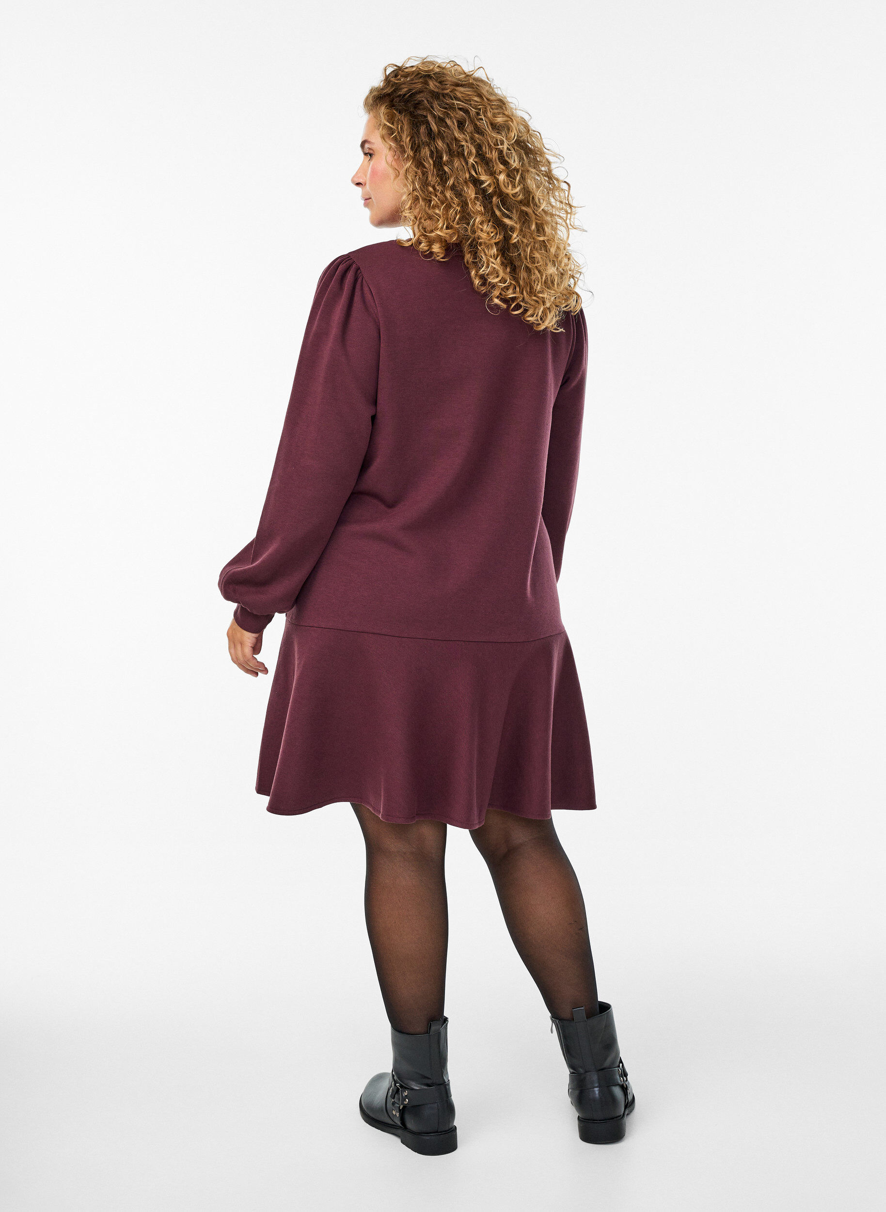 Zizzi Robe sweat courte avec volants, Bordeaux fonc&eacute;, Model image number 2