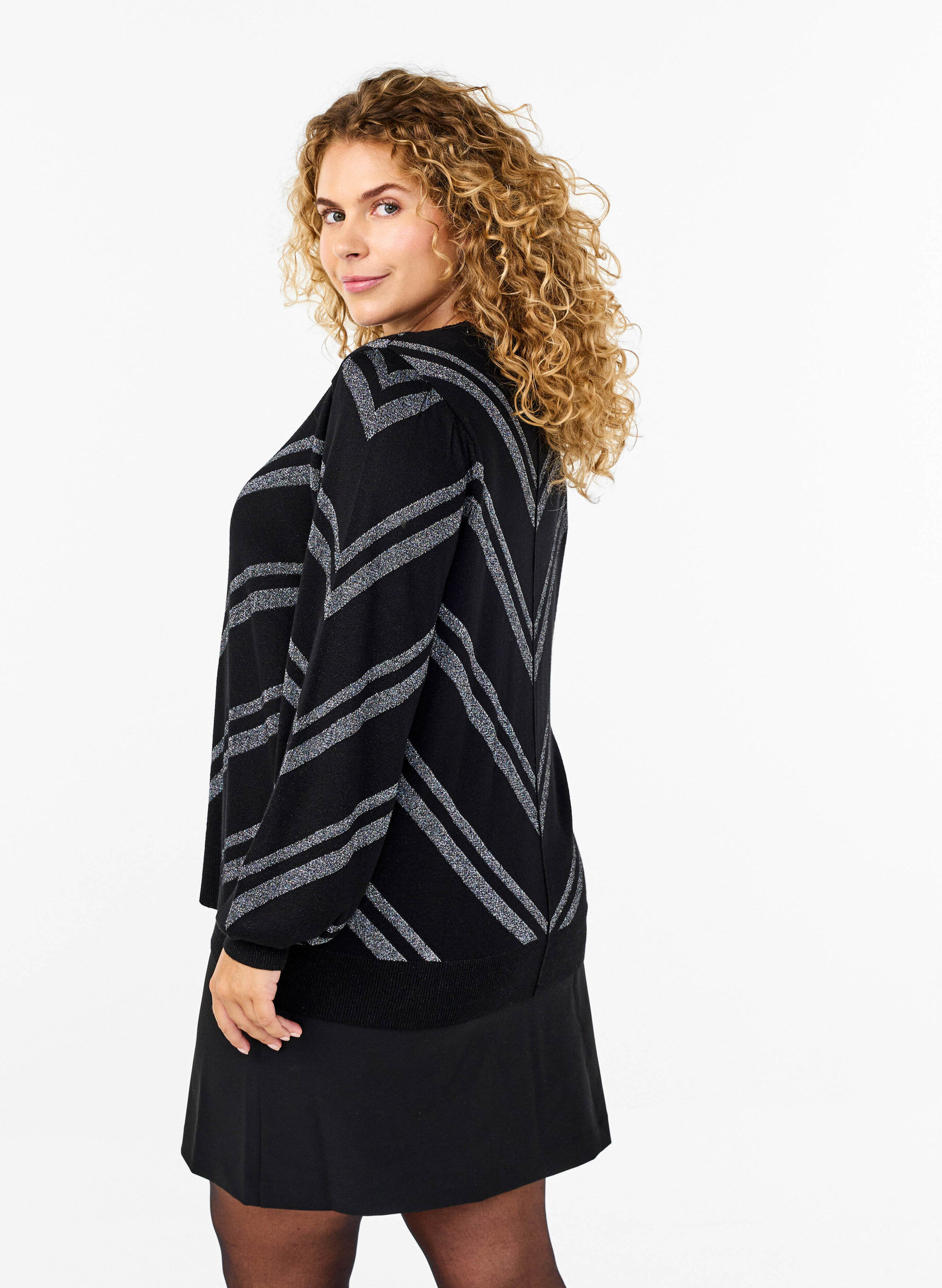 Zizzi Strickpullover mit Rundhalsausschnitt und Schimmer-Effekt, Black w.S.L.Stripes, Model image number 1