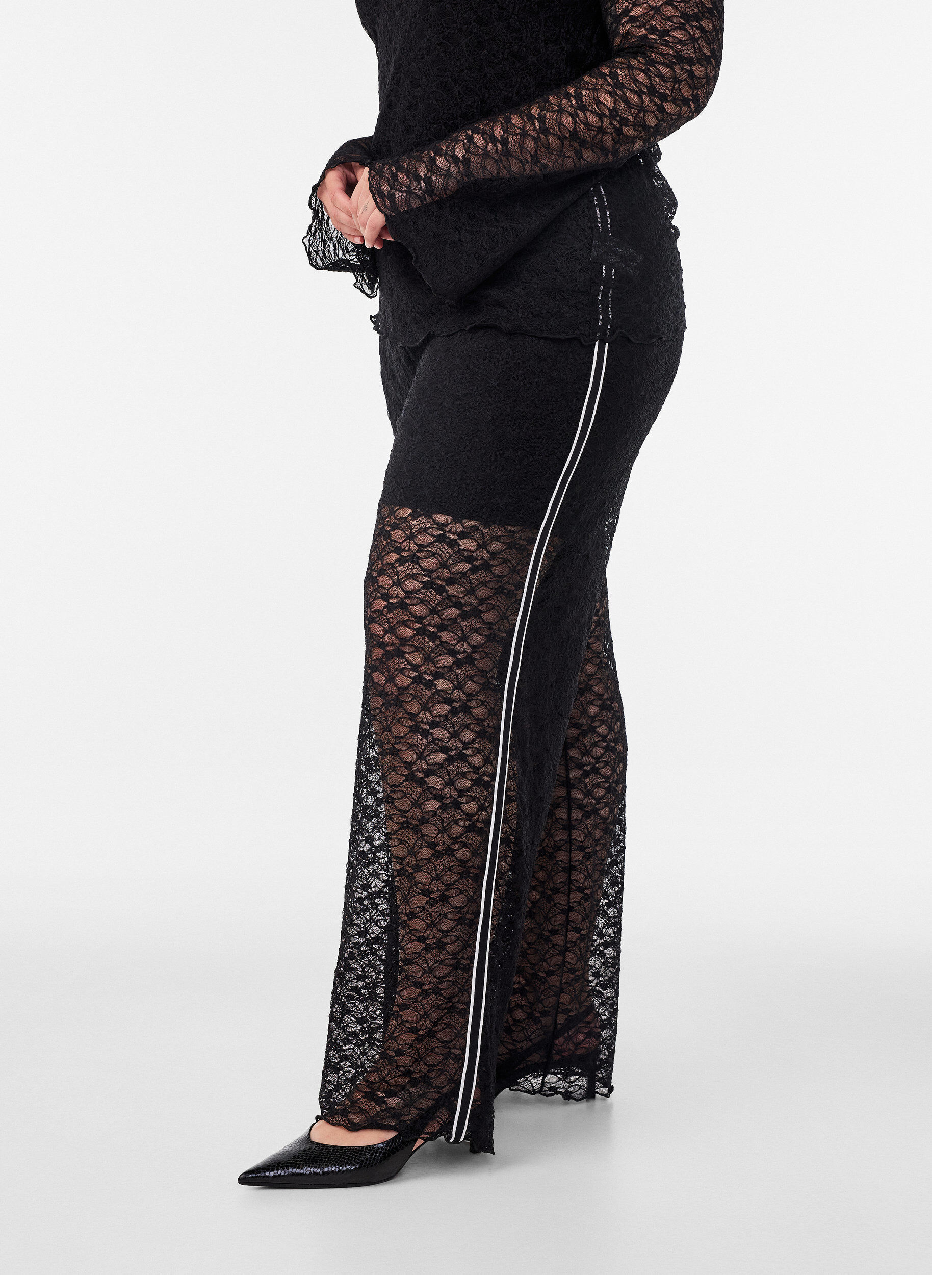 ZizziPantalon &agrave; coupe ample en dentelle transparente, Noir, Model image number 2