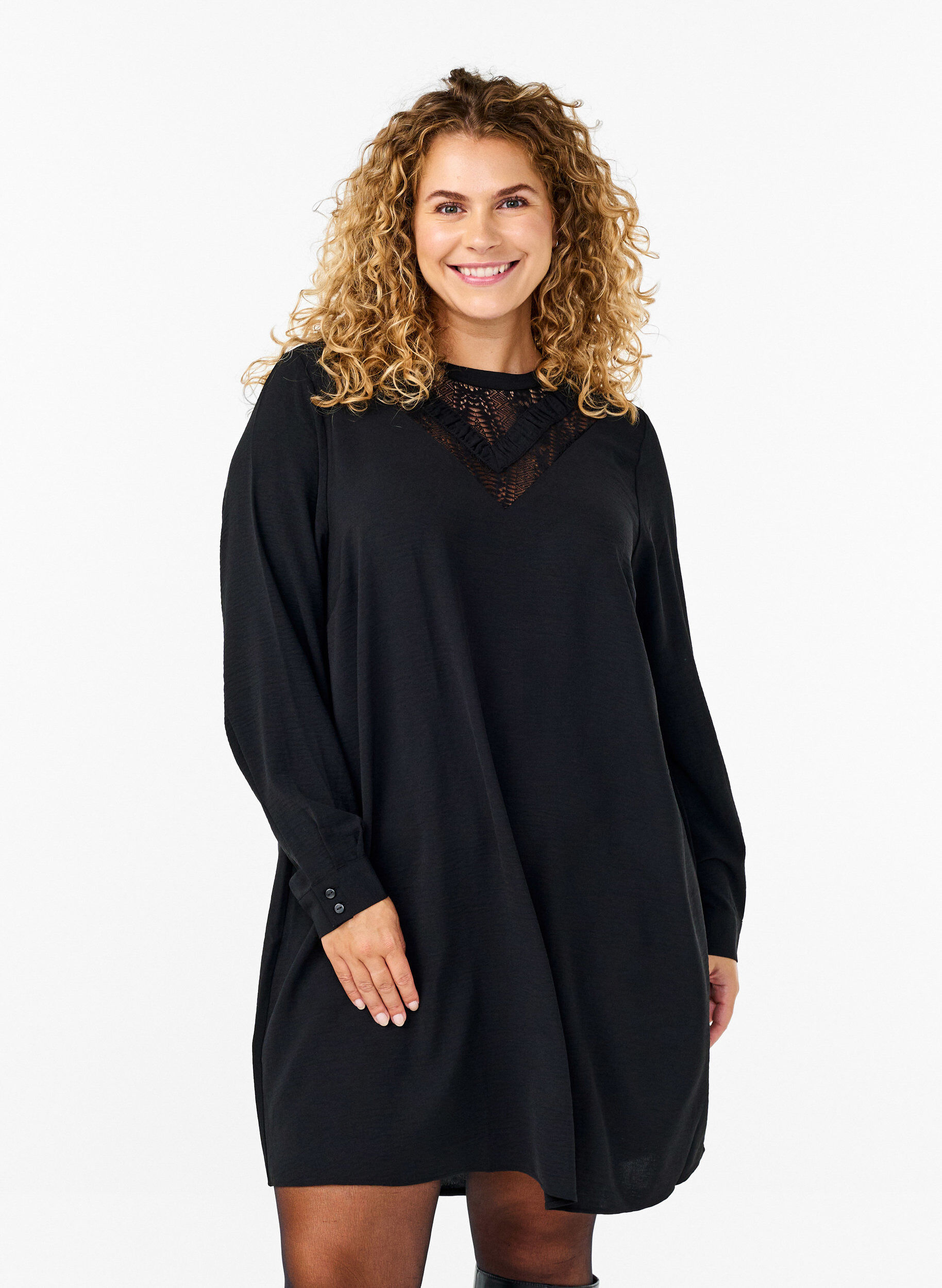 Zizzi Robe courte avec d&eacute;tails en dentelle, Black, Model image number 0