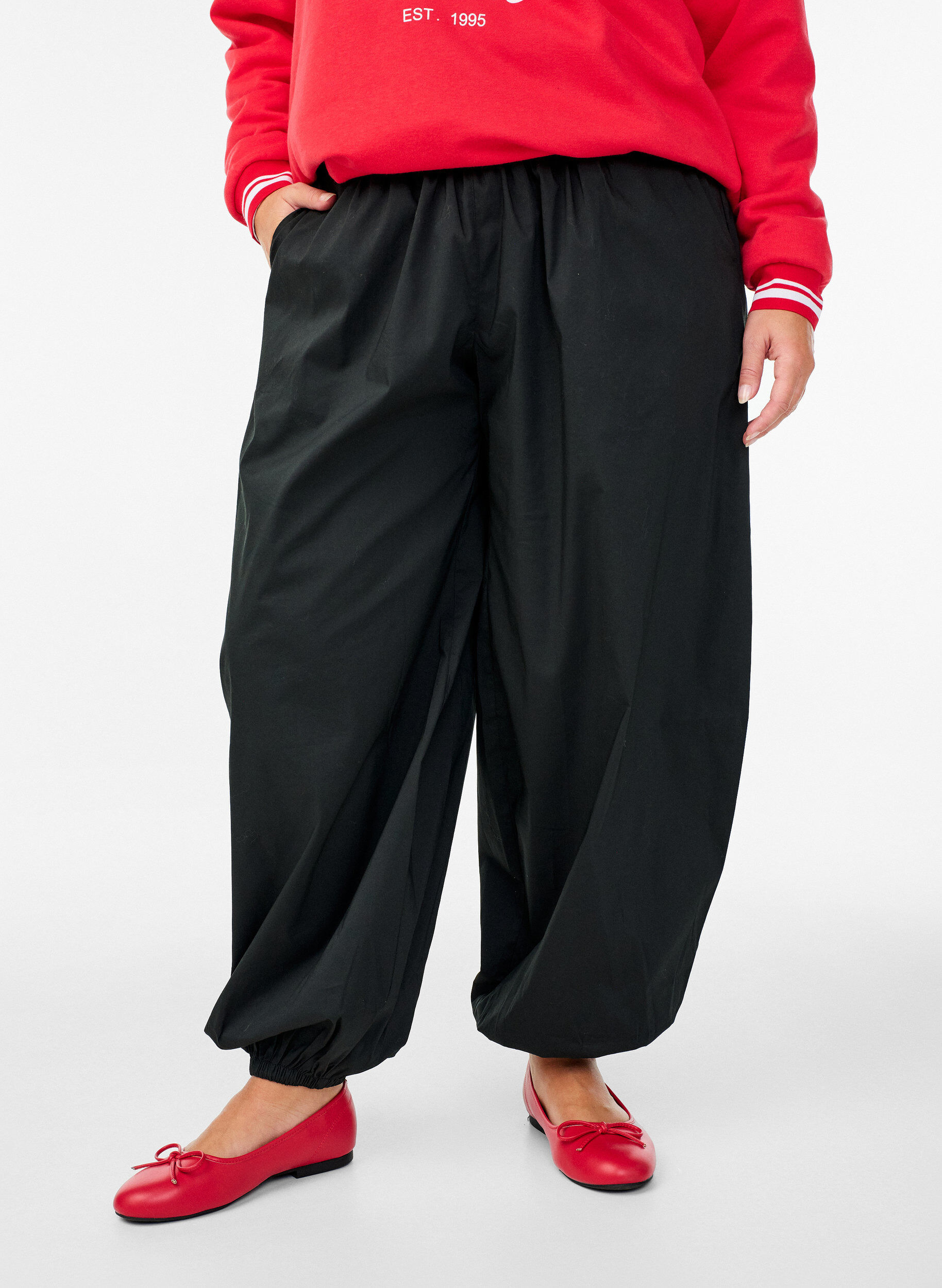 ZizziPantalon ballon avec poches et ceinture &eacute;lastique, Noir, Model image number 0