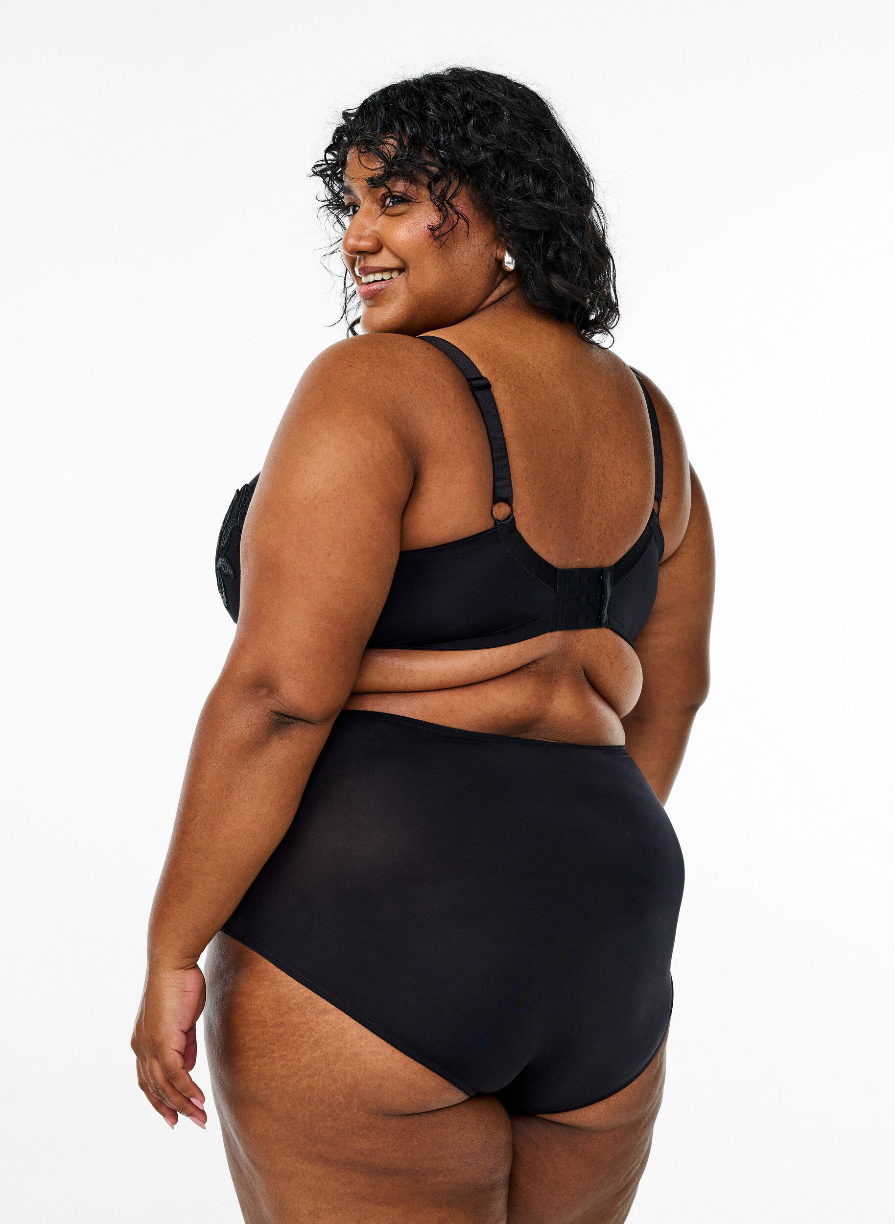 Zizzi Gepolsterter BH mit Blumenstickerei, Schwarz, Model image number 1