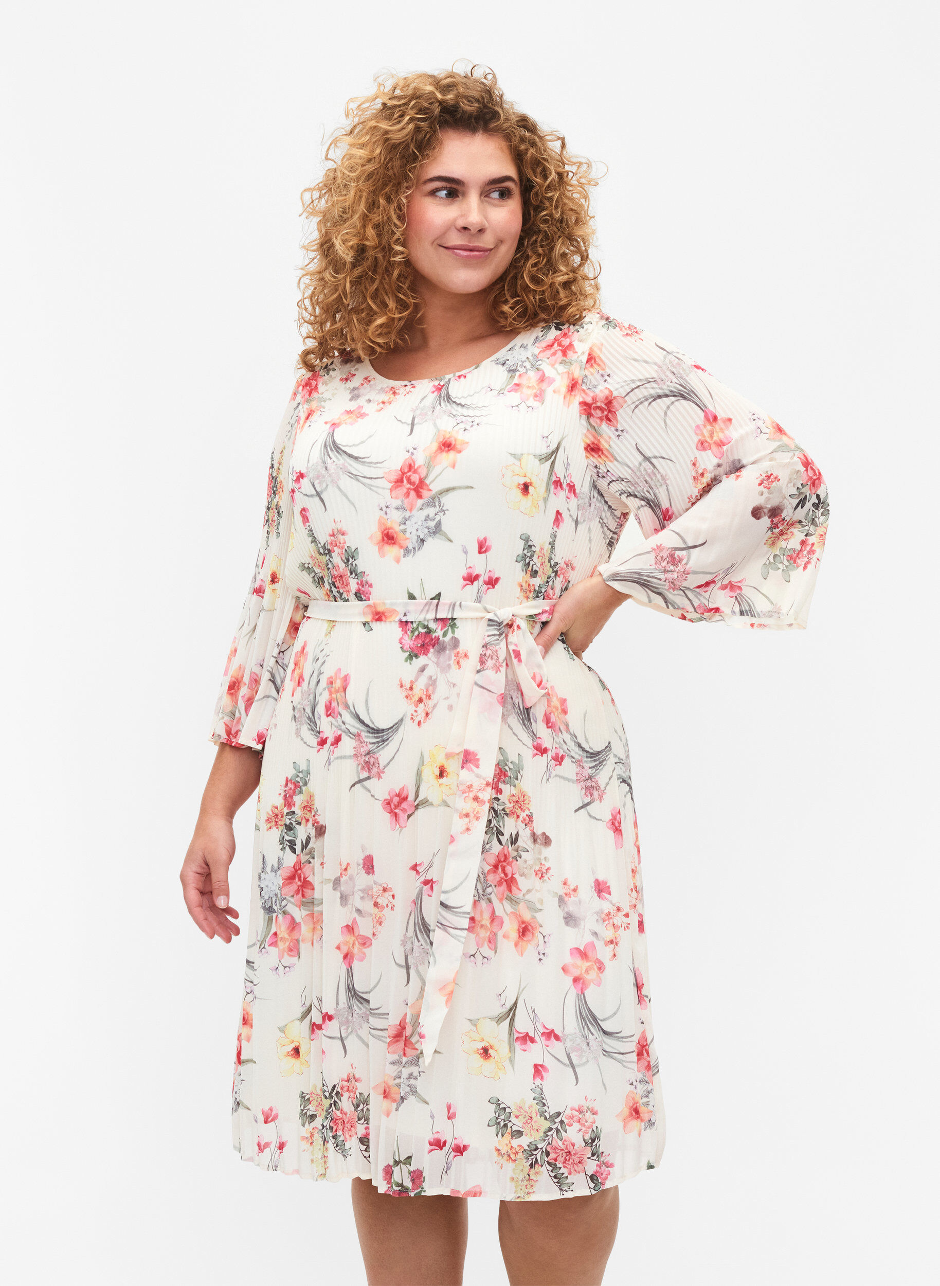 Zizzi Robe pliss&eacute;e imprim&eacute;e avec lien &agrave; nouer, Sugar Swizzle Flower, Model image number 0