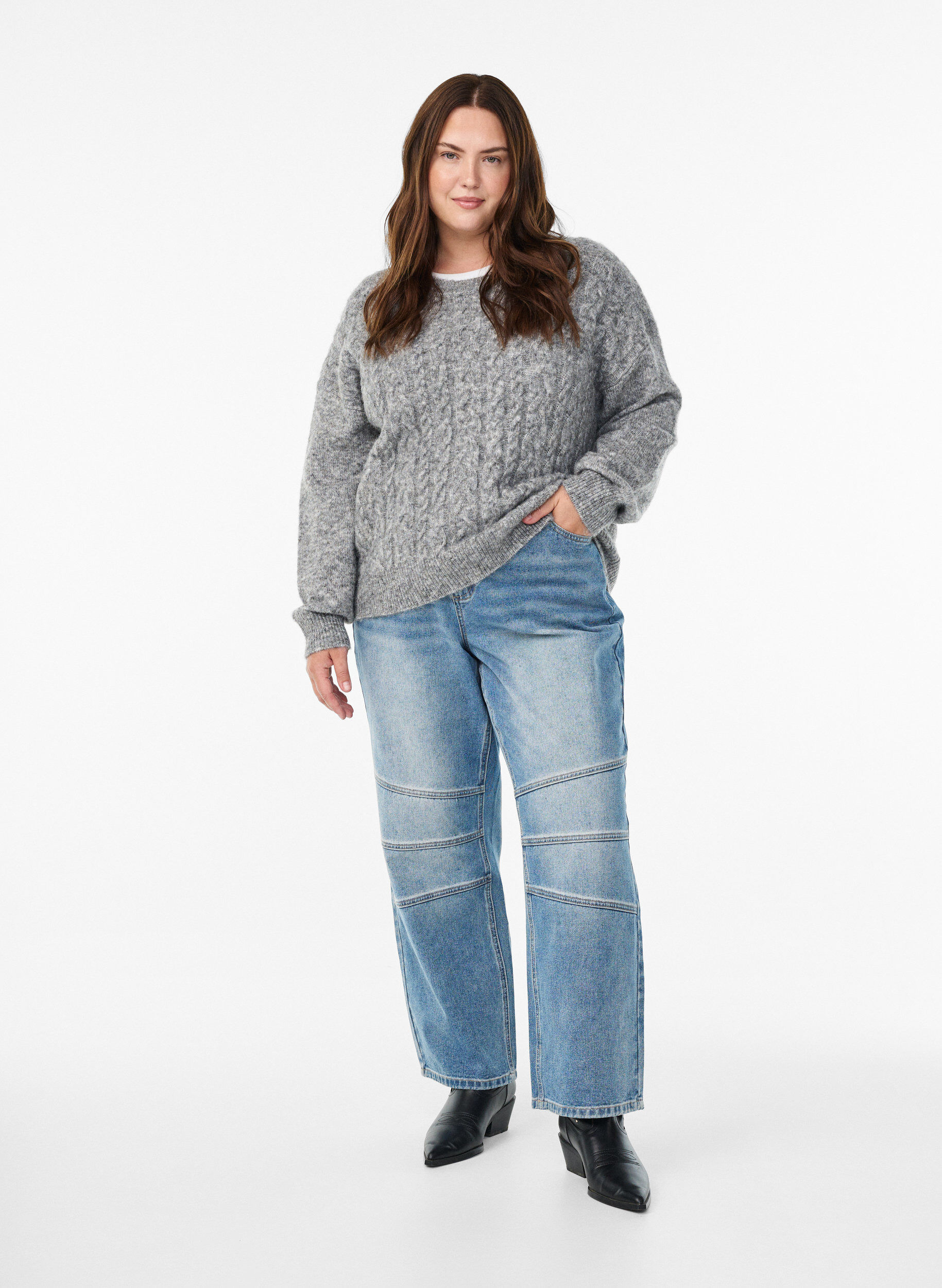 Zizzi Strickbluse mit Zopfmuster, Grau, Model image number 1