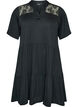 Jerseykleid mit Spitzendetails und mehrlagigem Rock, Schwarz, Packshot image number 0