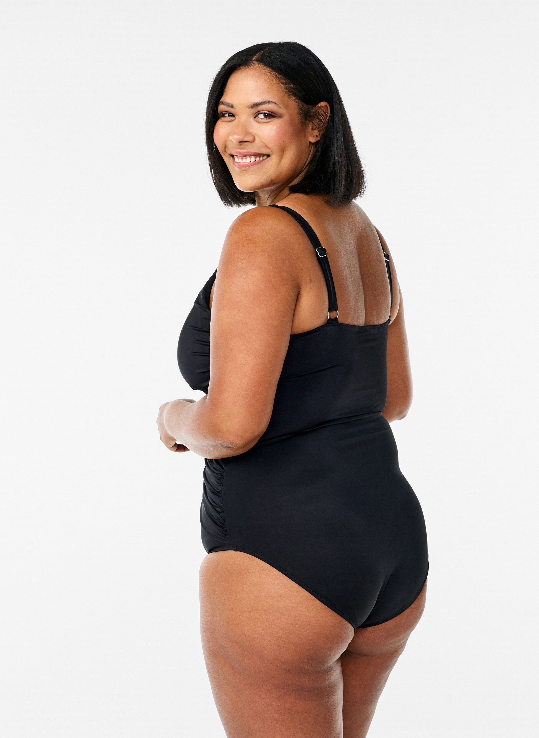 Zizzi Badeanzug mit gekreuztem Raffungselement, Schwarz, Model image number 1