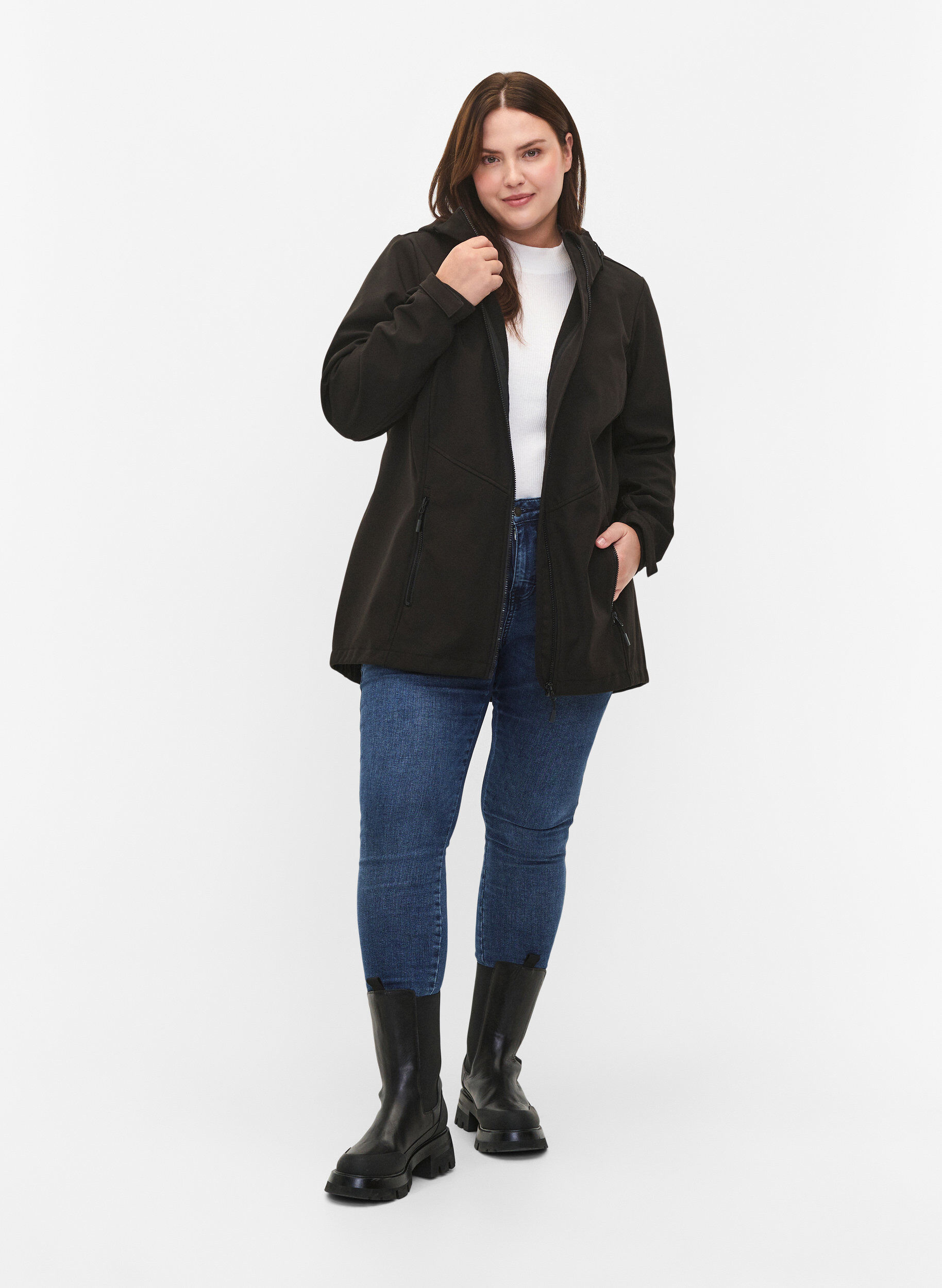 Zizzi Kurze Softshell-Jacke mit Taschen, Black, Model image number 2