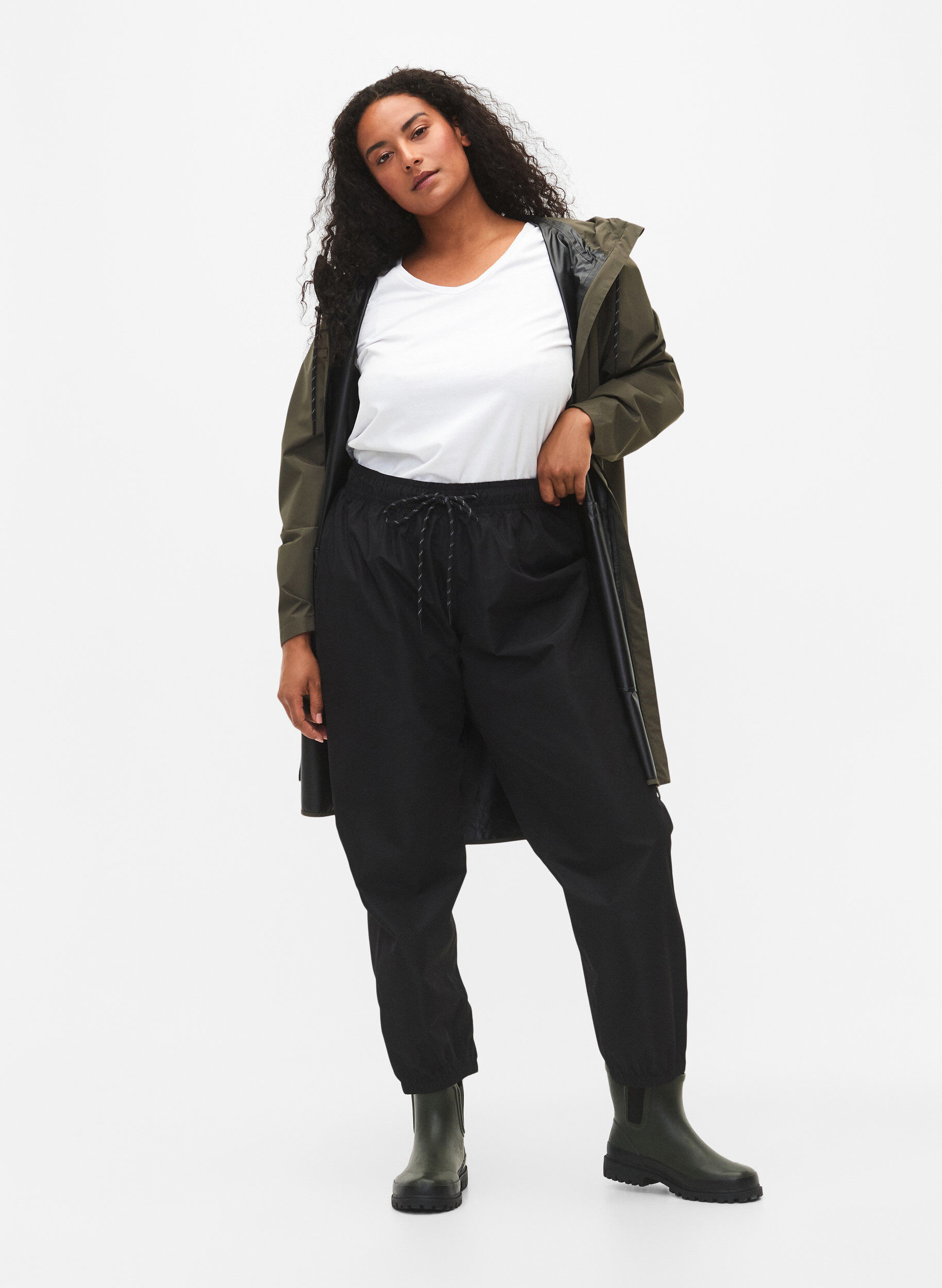 Pantalon de pluie avec &eacute;lastique et cordon de serrage, Noir, Model
