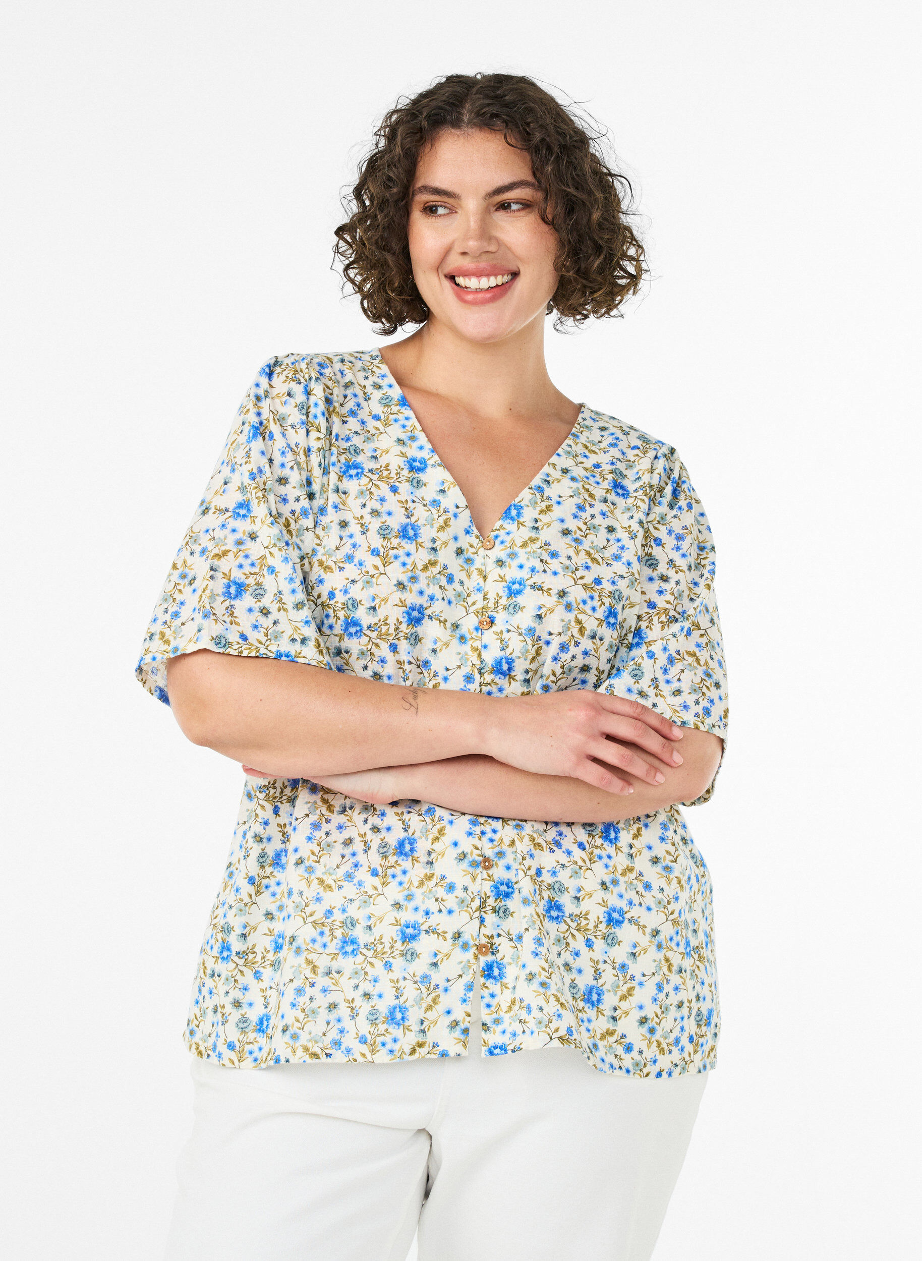 ZizziKurz&auml;rmelige Bluse aus Baumwolle mit V-Ausschnitt, Blau, Model image number 0