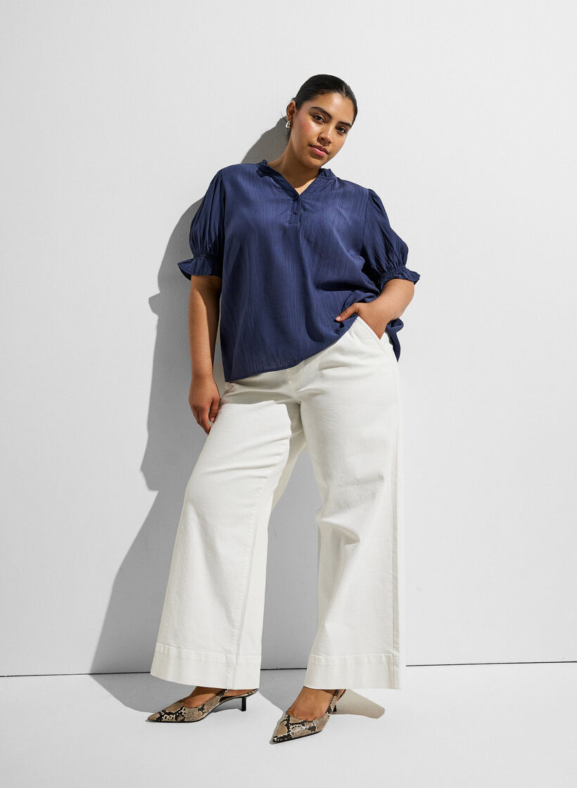 Bluse aus einer gecrinkelten Viskosemischung mit V-Ausschnitt, Blau, Image image number 0