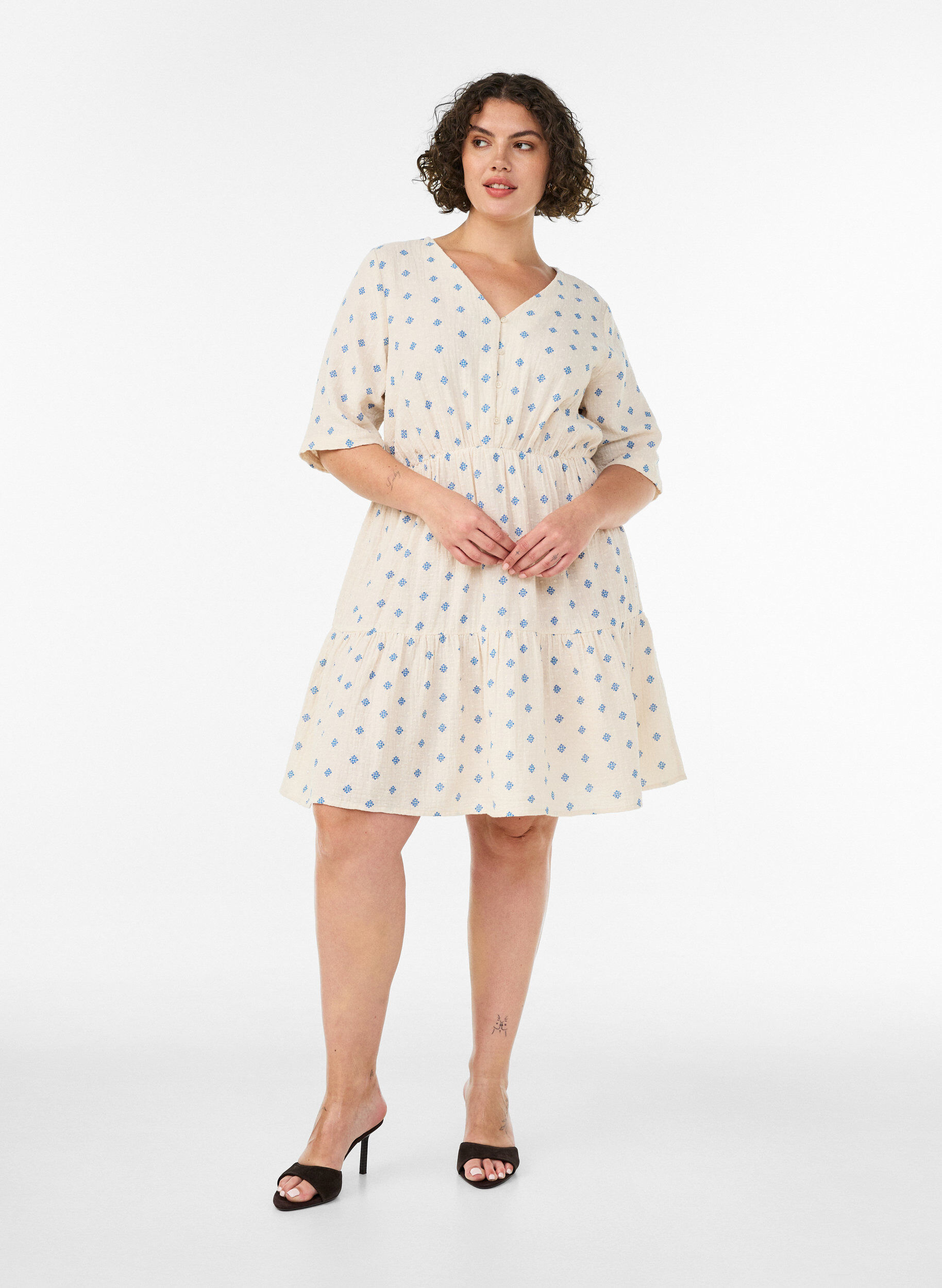 ZizziRobe imprim&eacute;e en coton avec une taille &eacute;lastique, Beige, Model image number 1