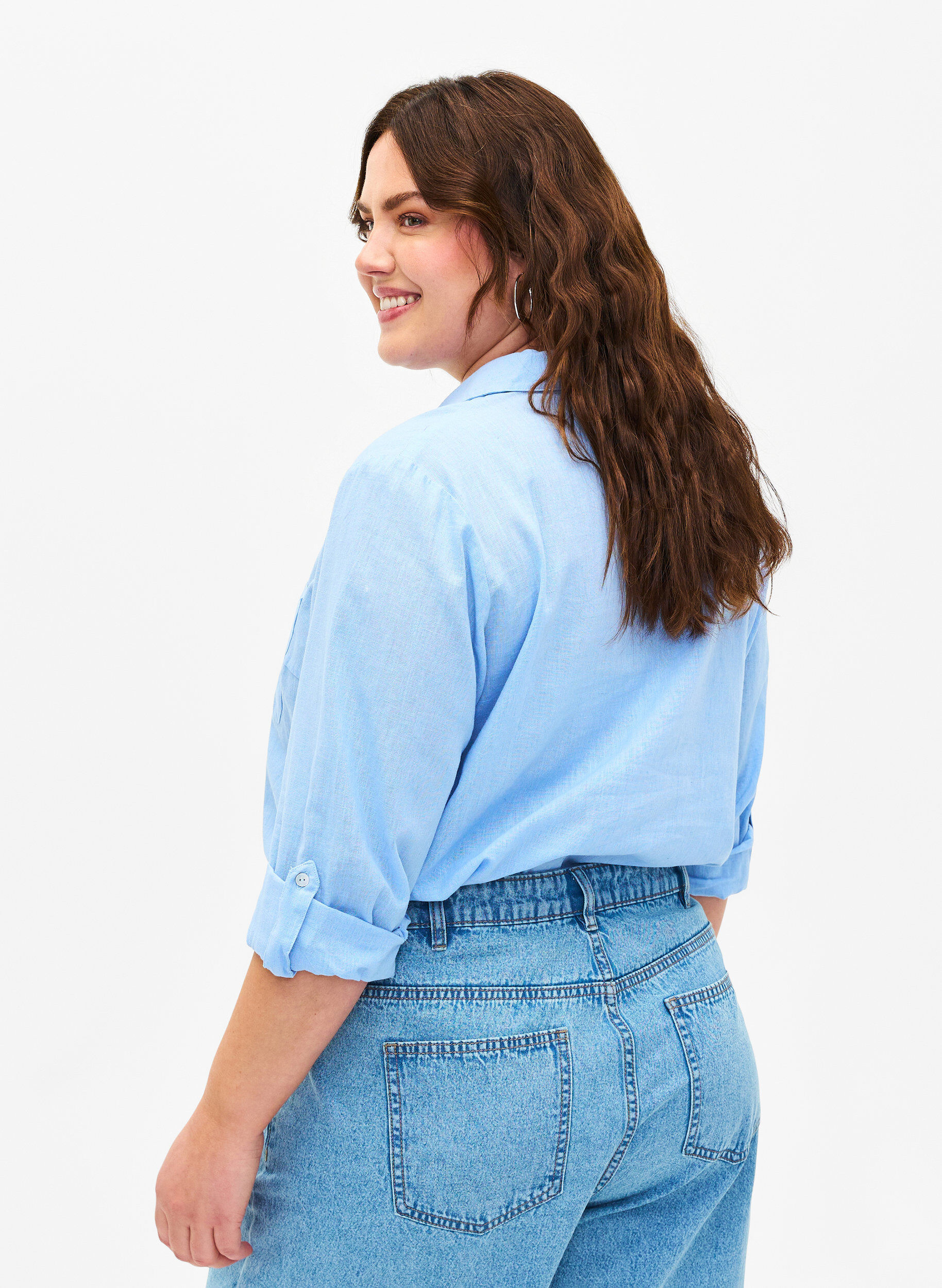 Zizzi Chemisier avec fermeture &agrave; boutons en m&eacute;lange de coton et de lin, Serenity, Model image number 1