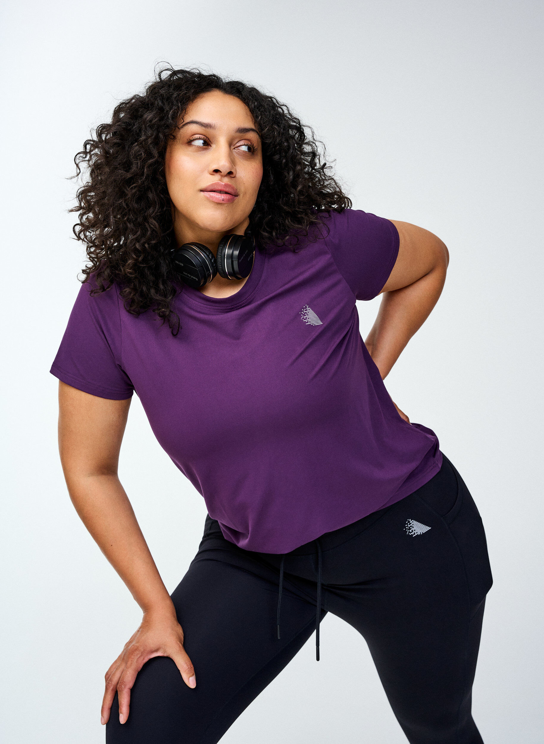 Zizzi Schmal geschnittenes Trainings-T-Shirt mit Rundhalsausschnitt, Purple Pennant, Image image number 1