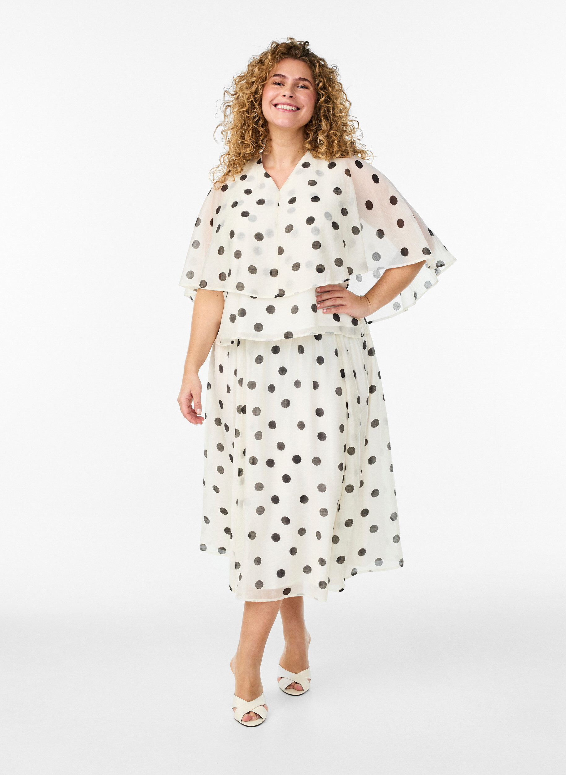 Zizzi Top im Lagenlook mit Polka-Dot-Muster, Vanille, Model image number 1