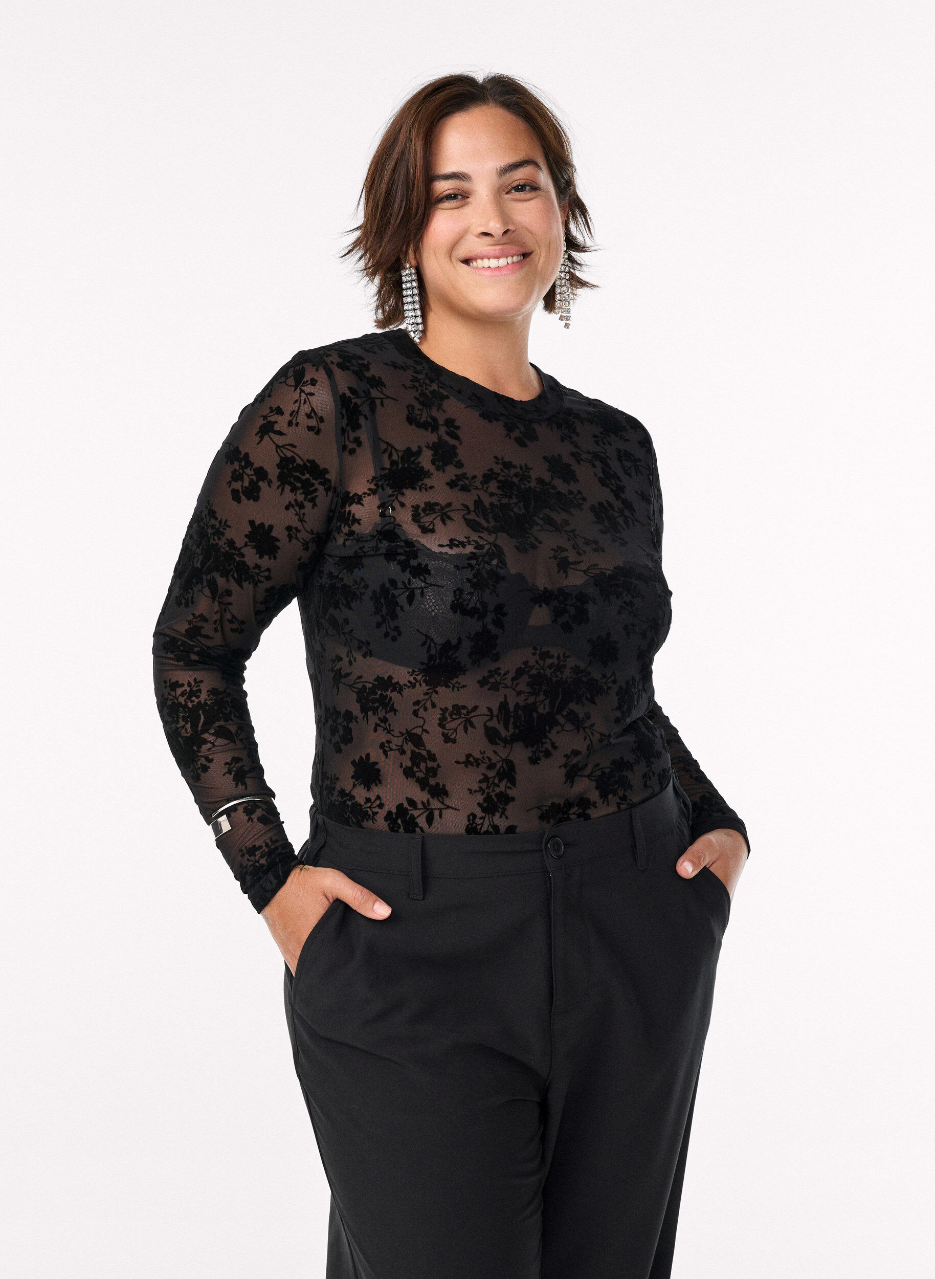 Zizzi Blouse en maille &agrave; motif floral, Noir, Model image number 0