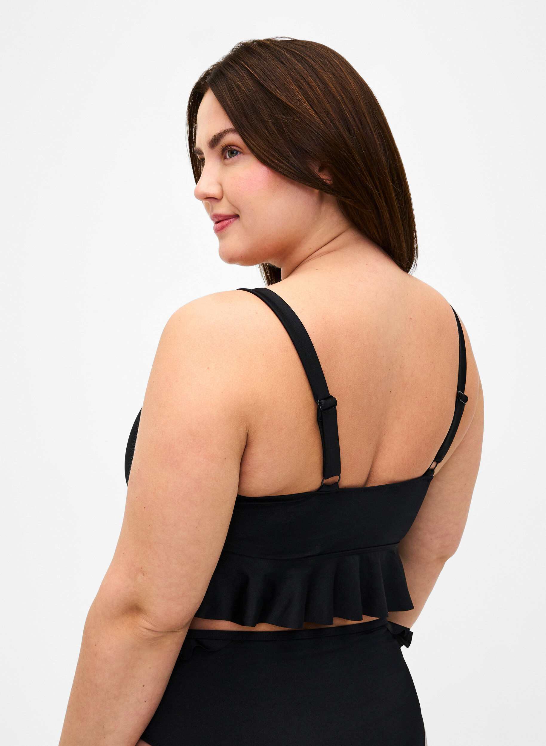 Zizzi Bikinioberteil mit herausnehmbaren Polstern und R&uuml;schenbesatz, Schwarz, Model image number 1