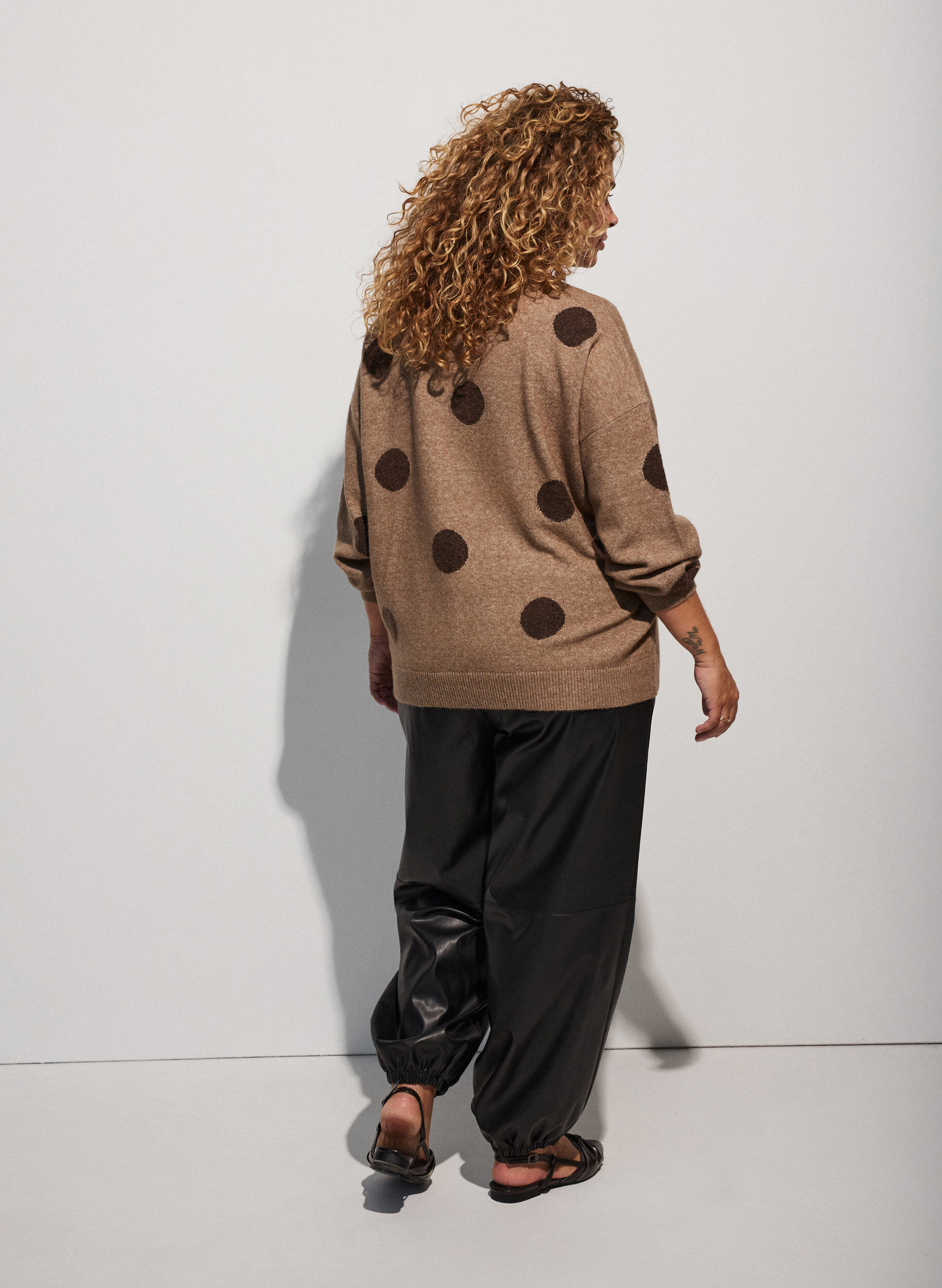 ZizziBlouse en maille &agrave; pois, Marron, Model image number 2