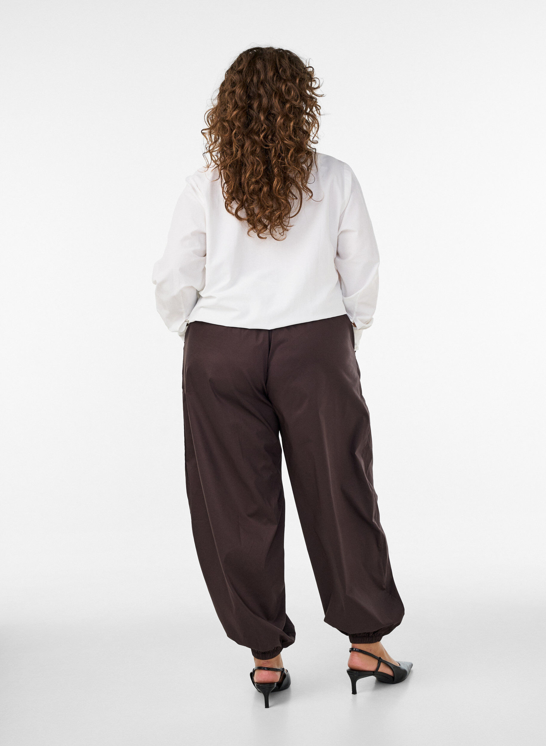 ZizziPantalon ballon avec poches et ceinture &eacute;lastique, Marron, Model image number 1
