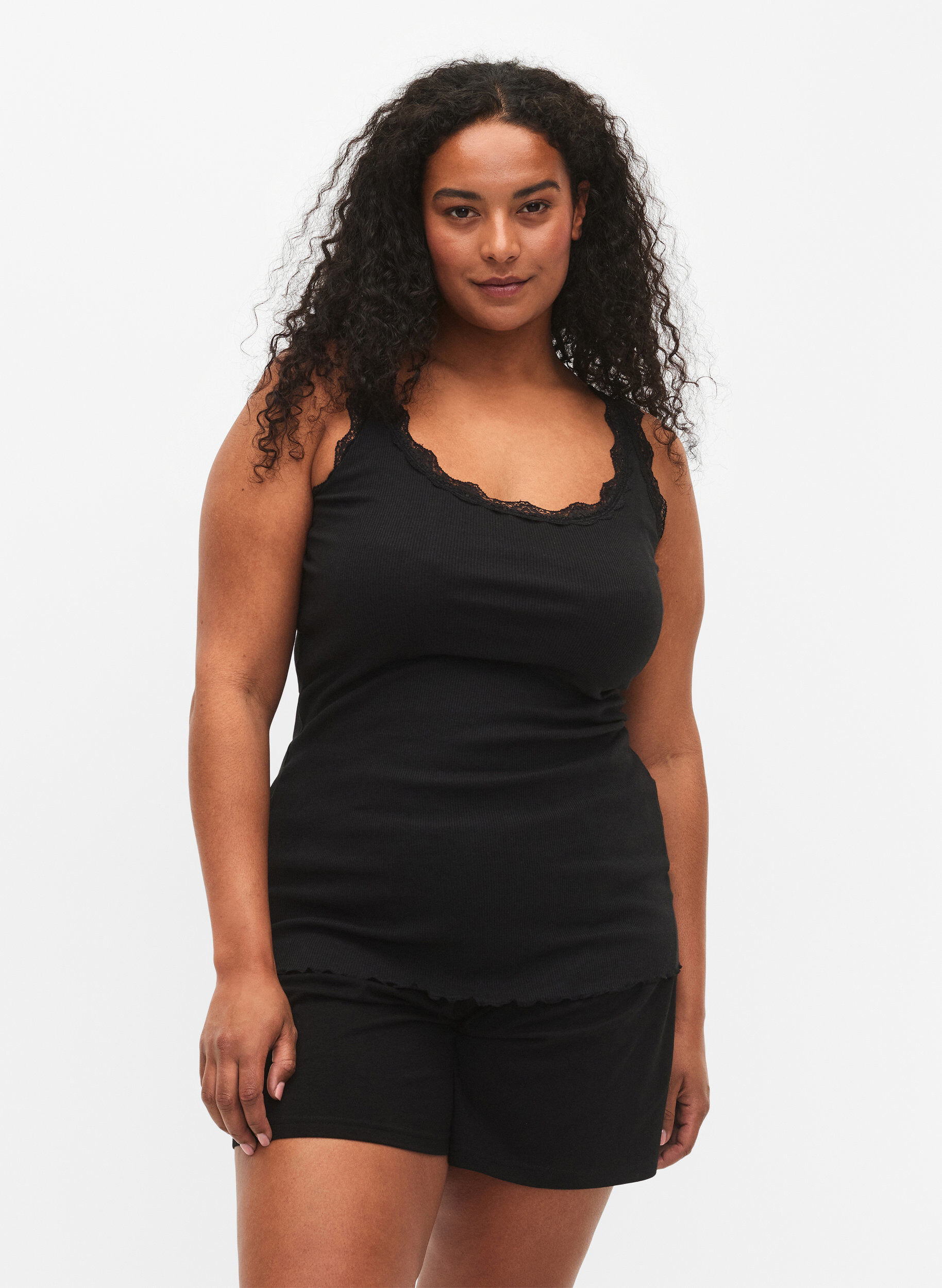 Top mit Spitzensaum, Schwarz, Model