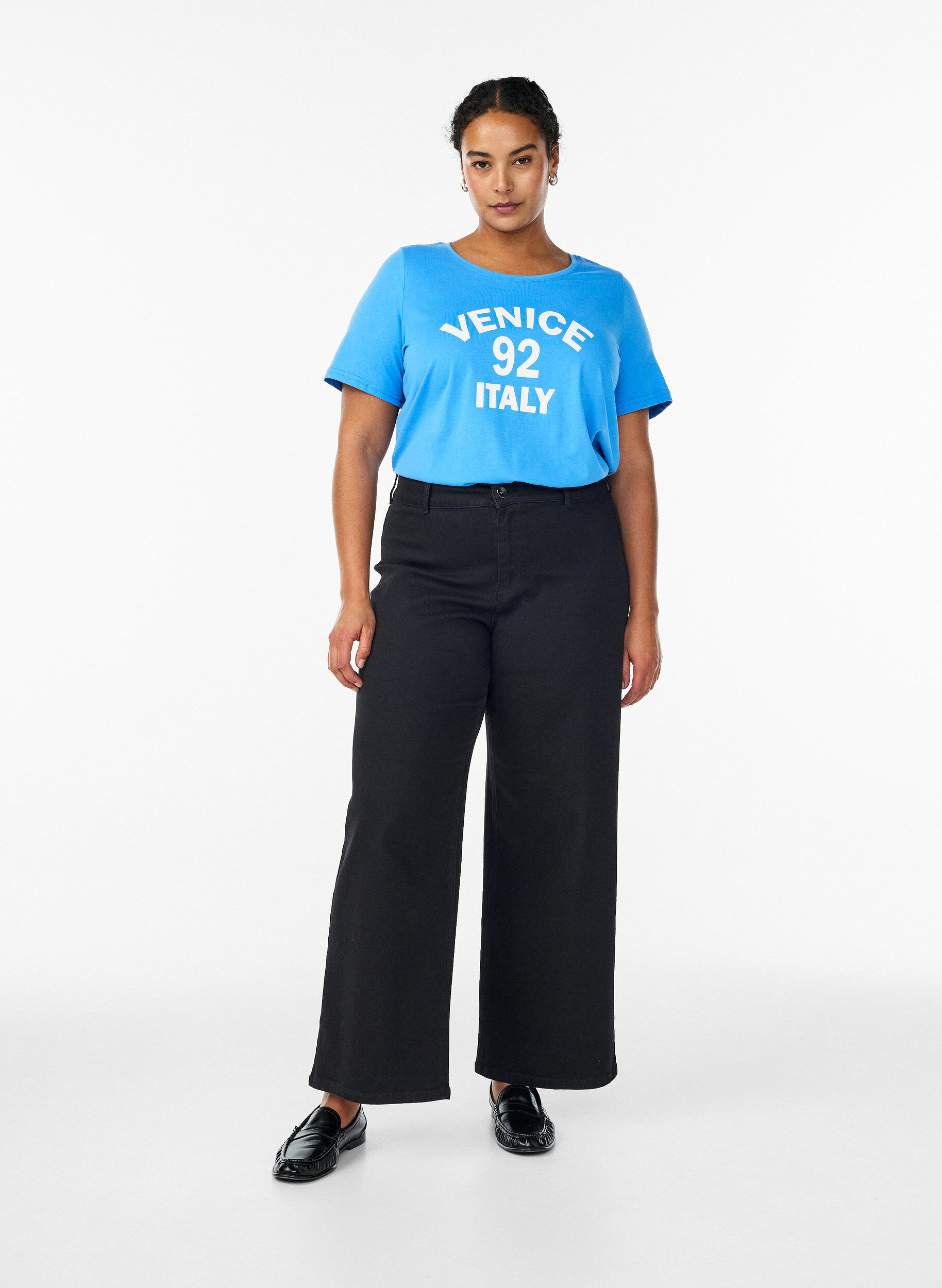 Zizzi T-Shirt mit Print, Blau, Model image number 1