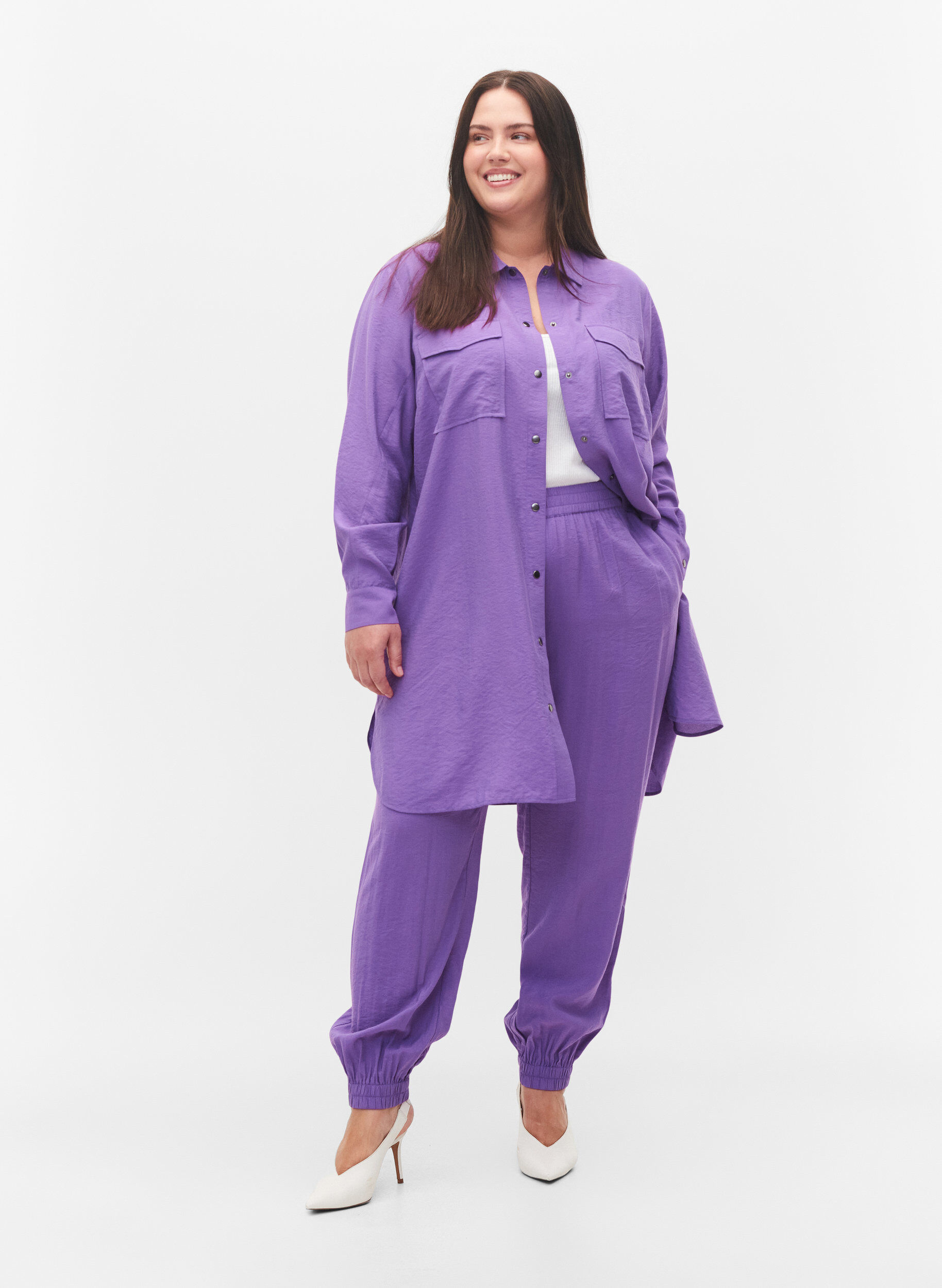 Zizzi Lockere Hose aus Viskosemischung mit elastischen Abschl&uuml;ssen, Royal Lilac, Model image number 0