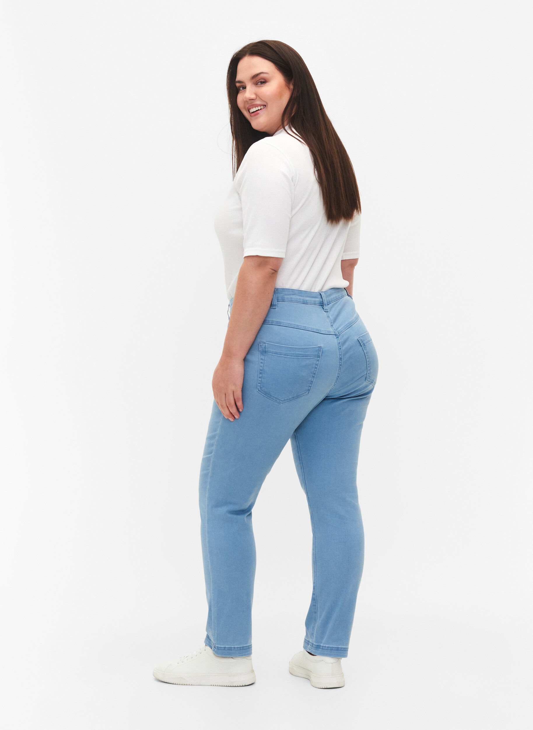 Zizzi Jeans Emily Slim fit &agrave; taille r&eacute;guli&egrave;re, Bleu Clair, Model image number 1
