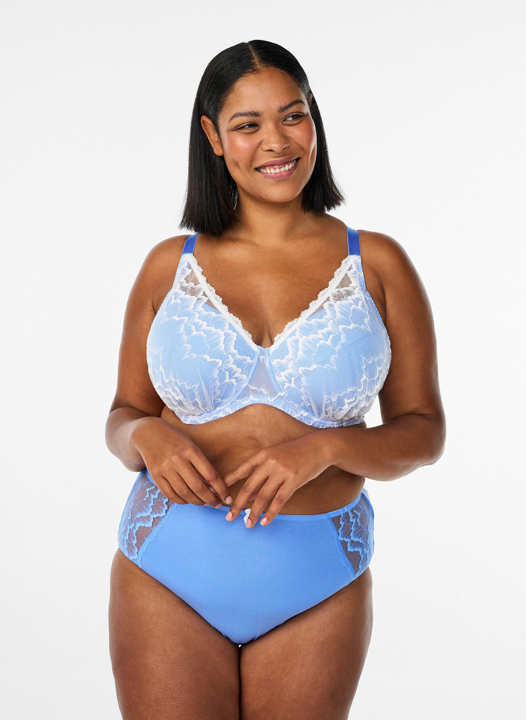 Zizzi Soutien-gorge rembourr&eacute; avec dentelle et maille, Bleu, Model image number 1
