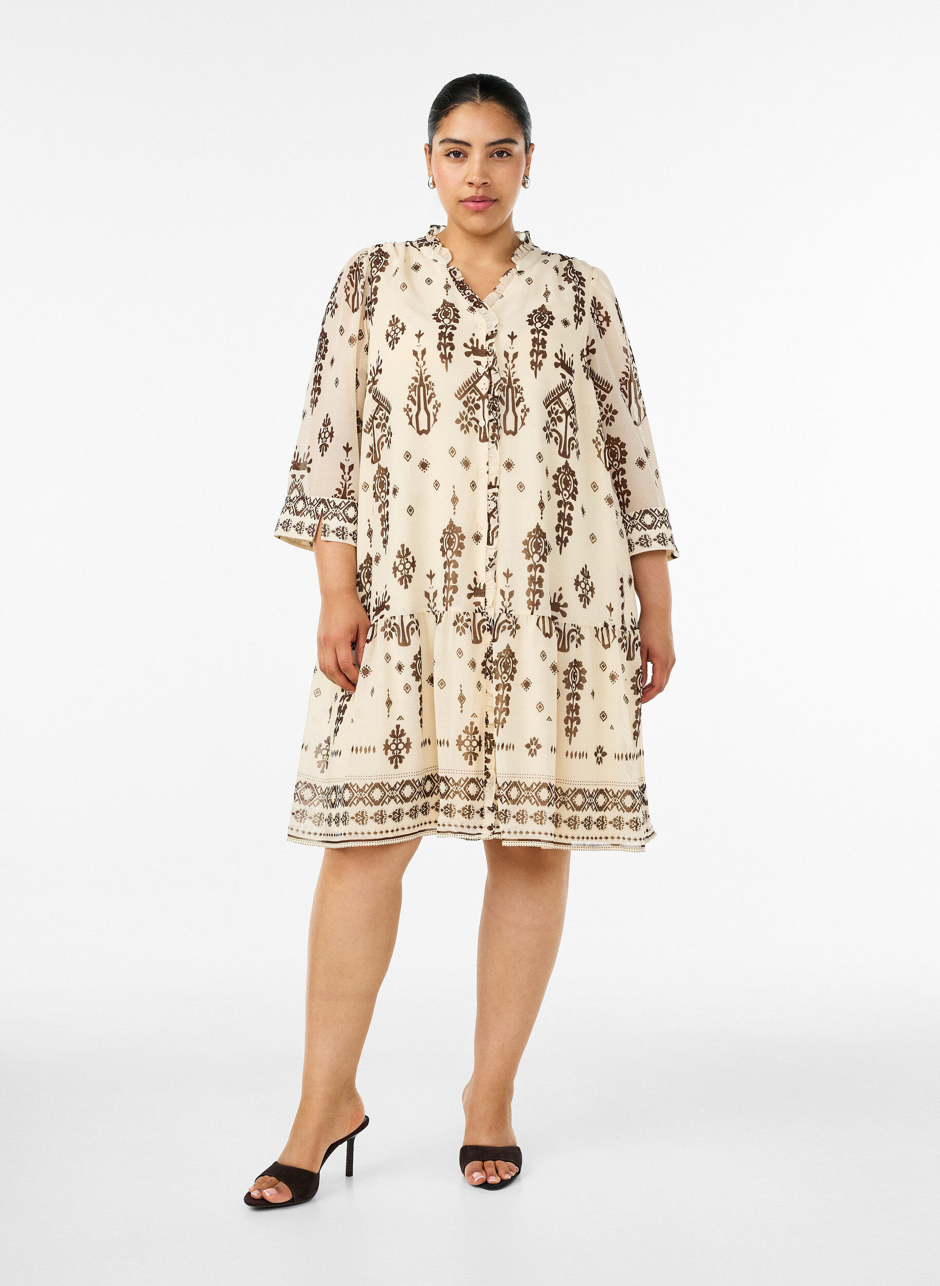 ZizziRobe avec imprim&eacute; ornemental et col &agrave; volants, Beige, Model image number 1