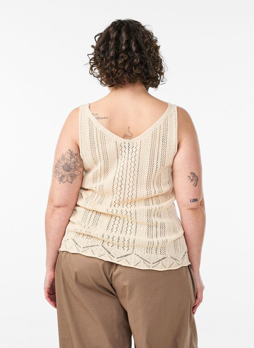 Top en maille avec broderie ajour&eacute;e et col V, Beige, Model image number 2