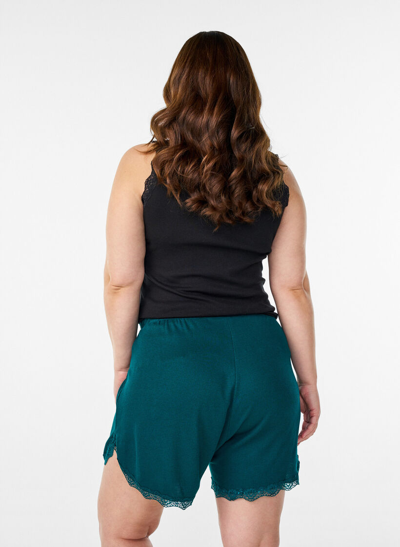 Lockere Nachtshorts aus geripptem Material mit Spitzensaum, Gr&uuml;n, Model image number 2