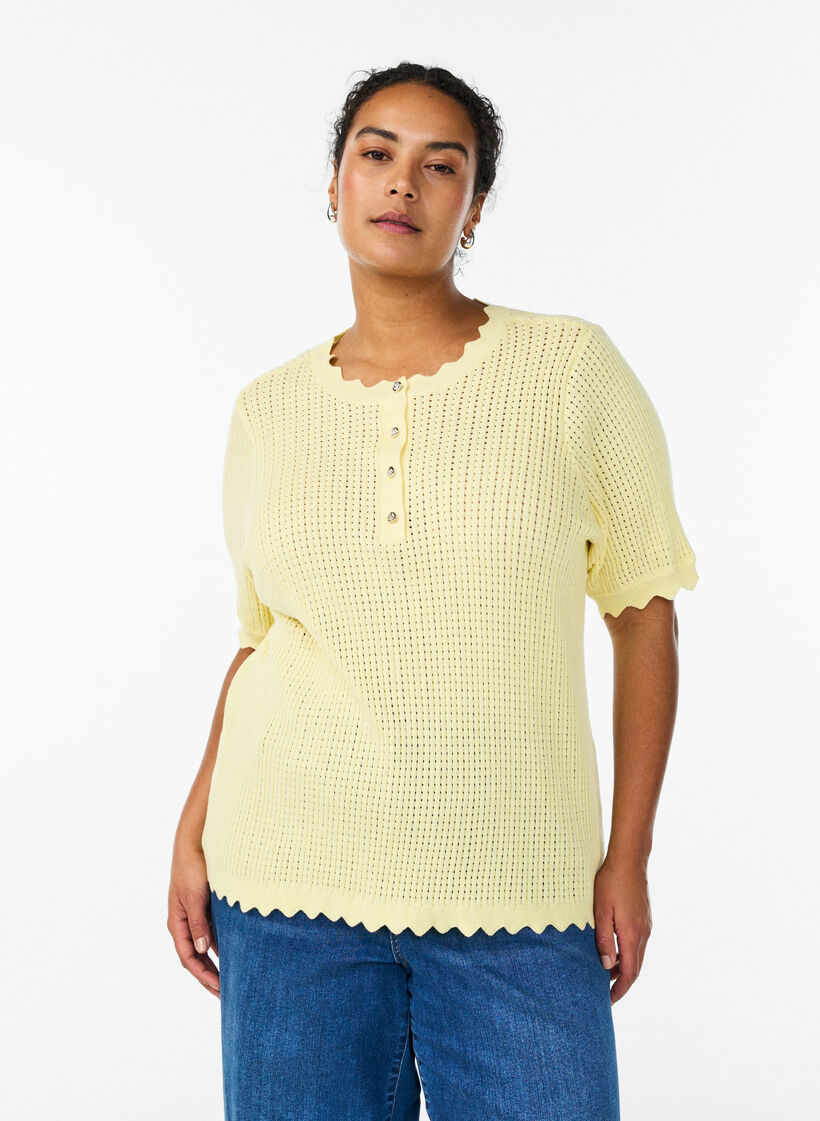 Kurz&auml;rmelige Strickbluse mit Lochmuster und Wellenkanten, Gelb, Model image number 0