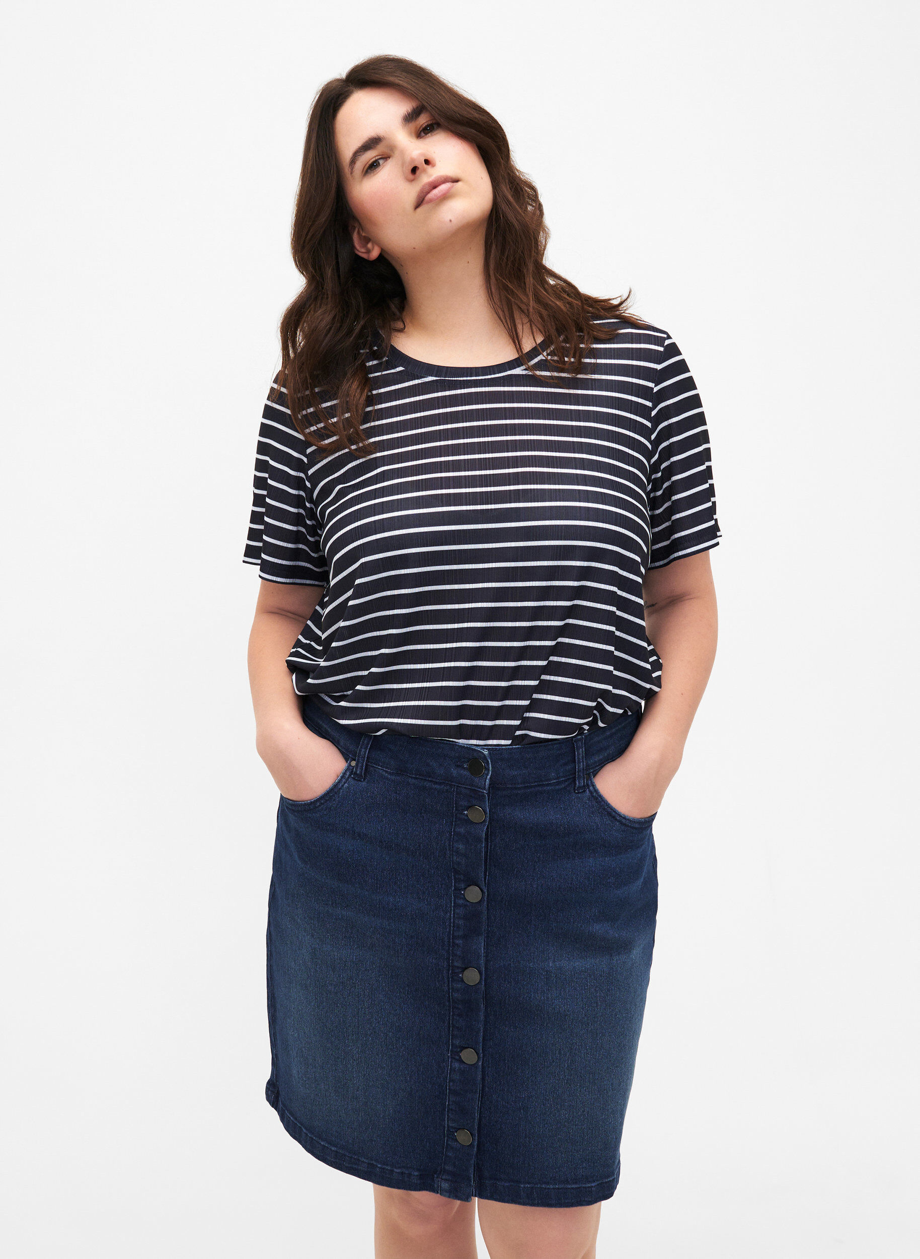 Zizzi FLASH &ndash; Jeansrock mit Knopfverschluss, Blau, Model image number 0