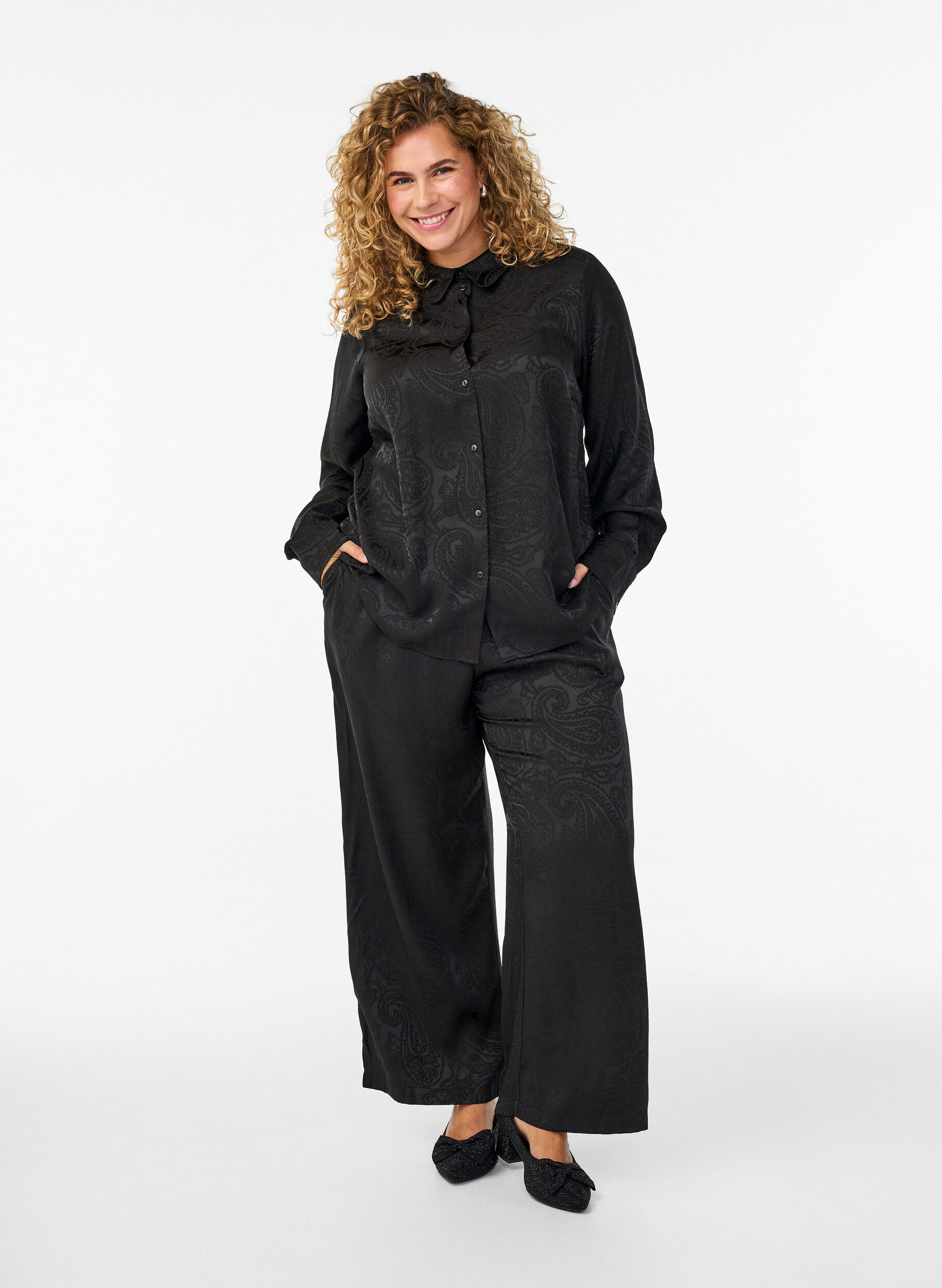 Zizzi Chemise &agrave; motif cachemire ton sur ton, Noir, Model image number 1