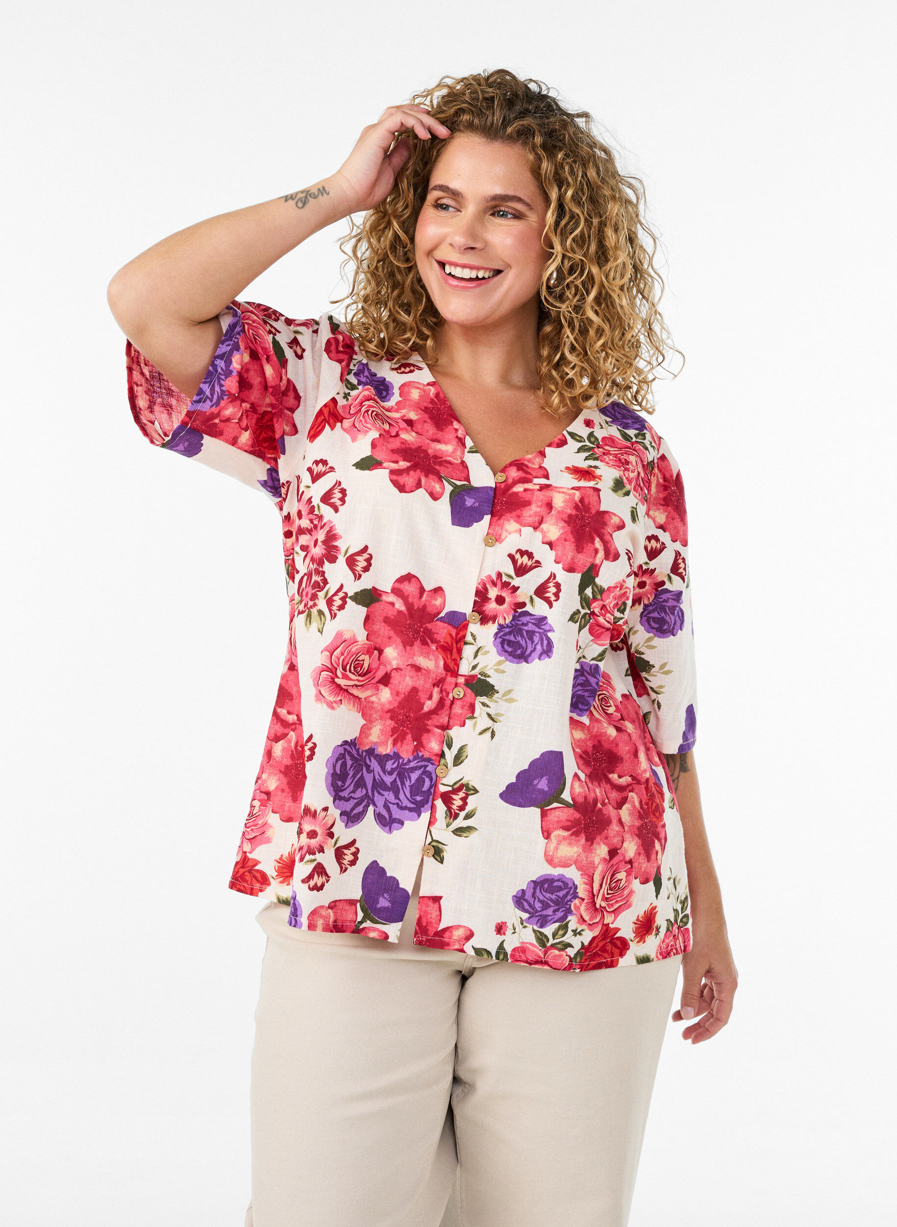 ZizziKurz&auml;rmelige Bluse aus Baumwolle mit V-Ausschnitt, Rot, Model image number 0