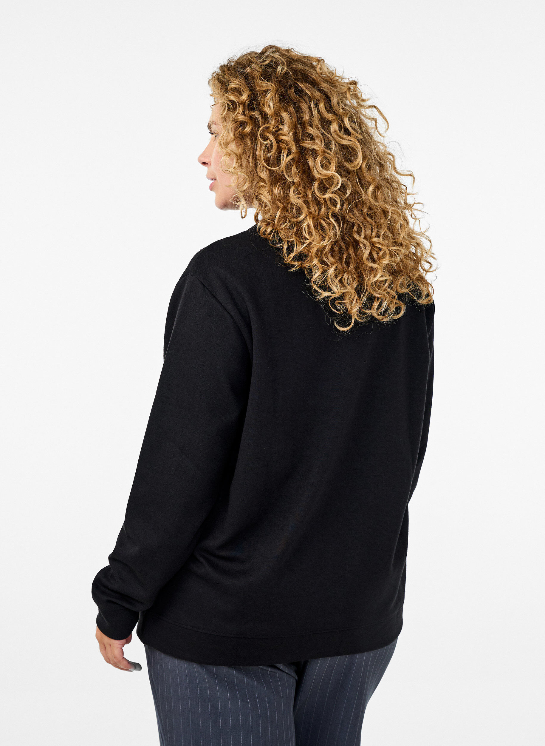 Zizzi FLASH - Sweatshirt mit Rundhalsausschnitt, Schwarz, Model image number 2